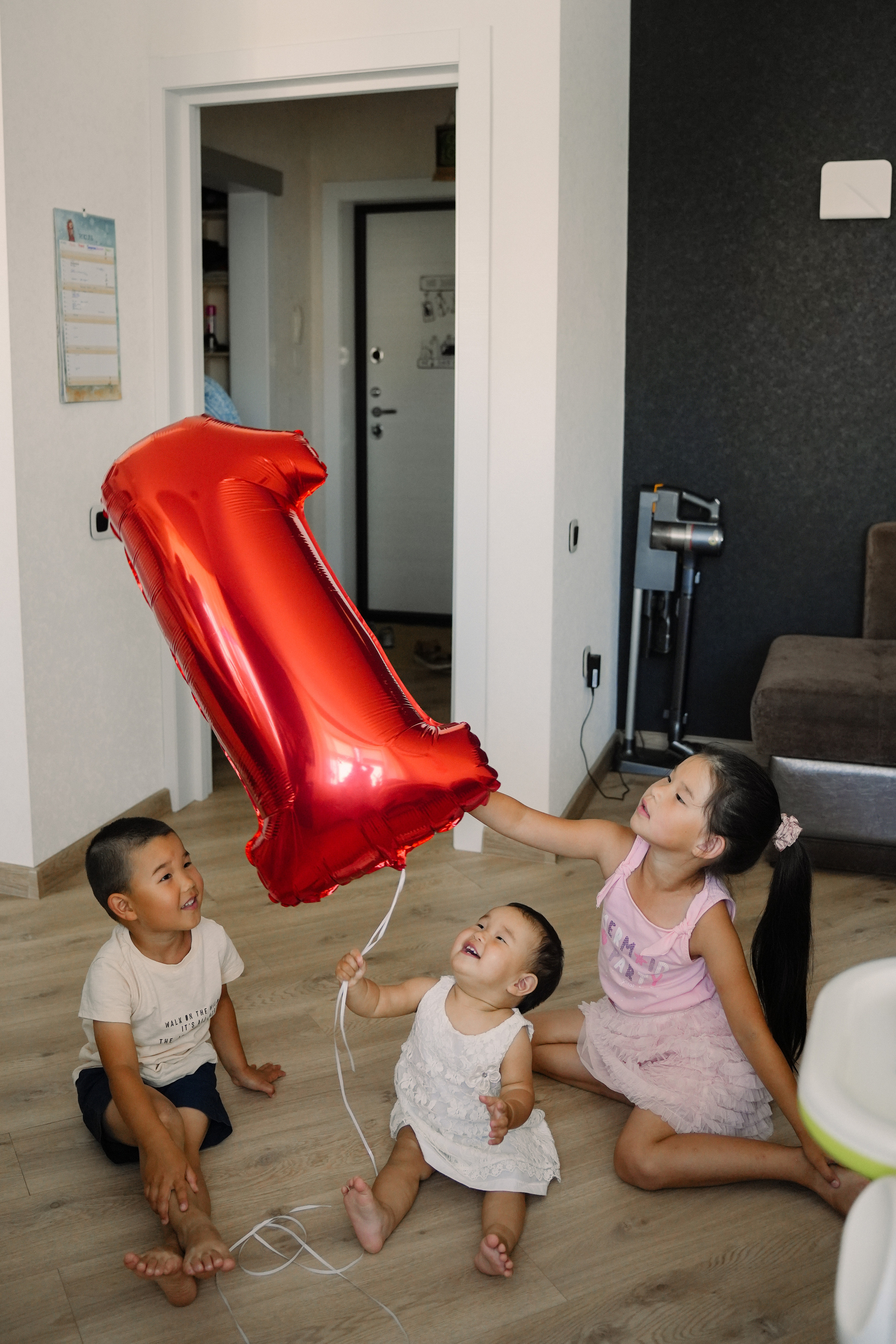 Миля и её именинница. Фотограф София Турбина