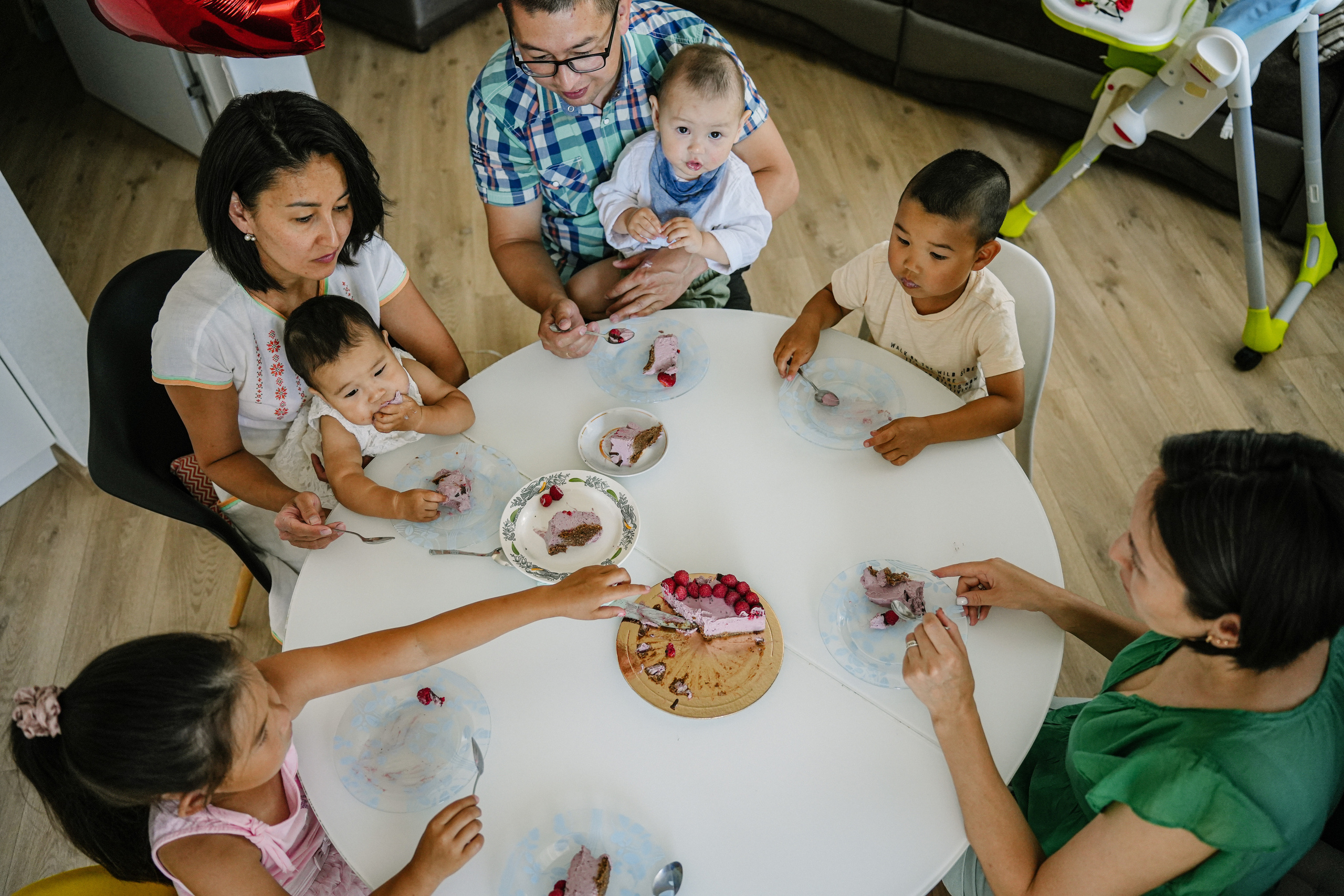Миля и её именинница. Фотограф София Турбина