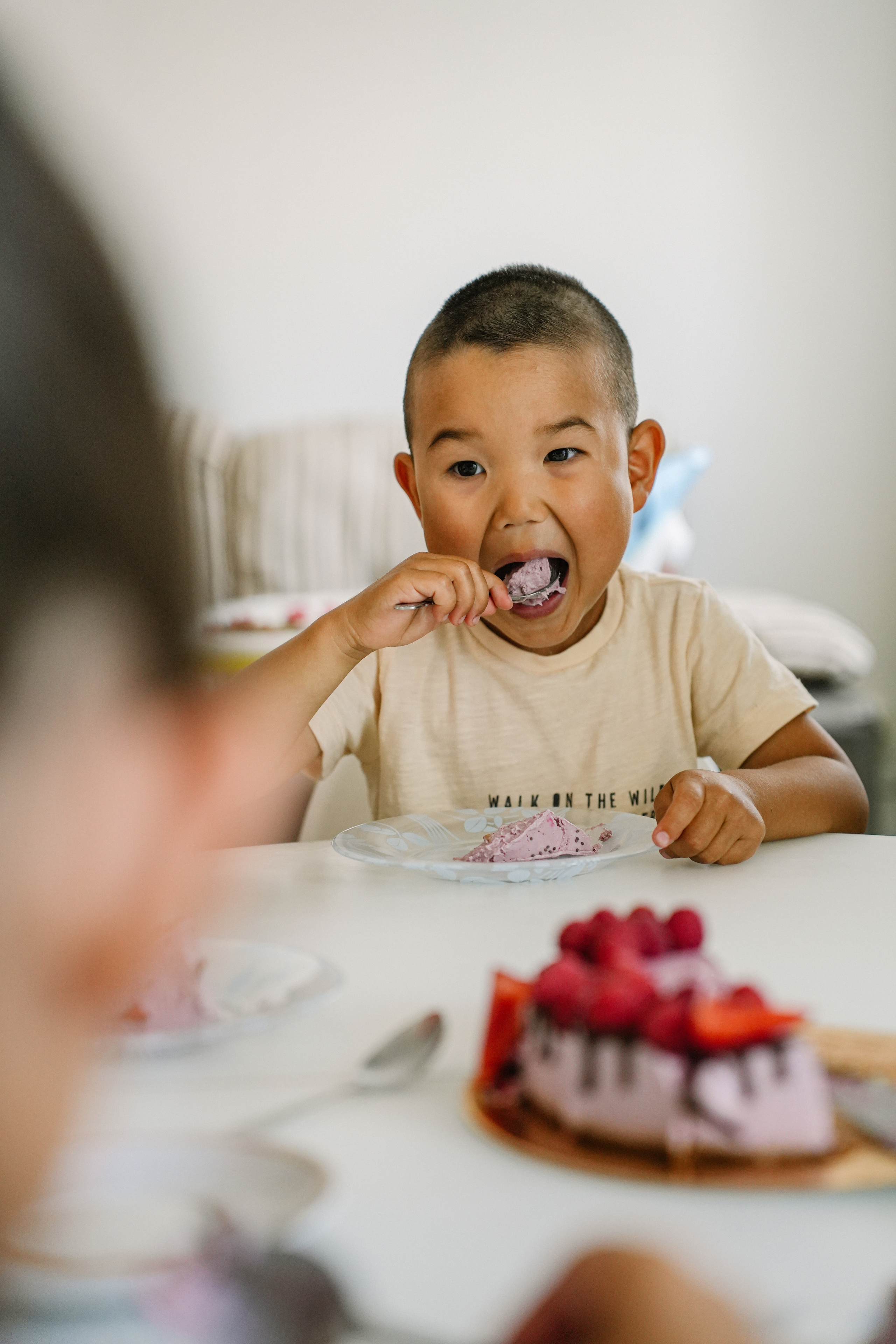 Миля и её именинница. Фотограф София Турбина