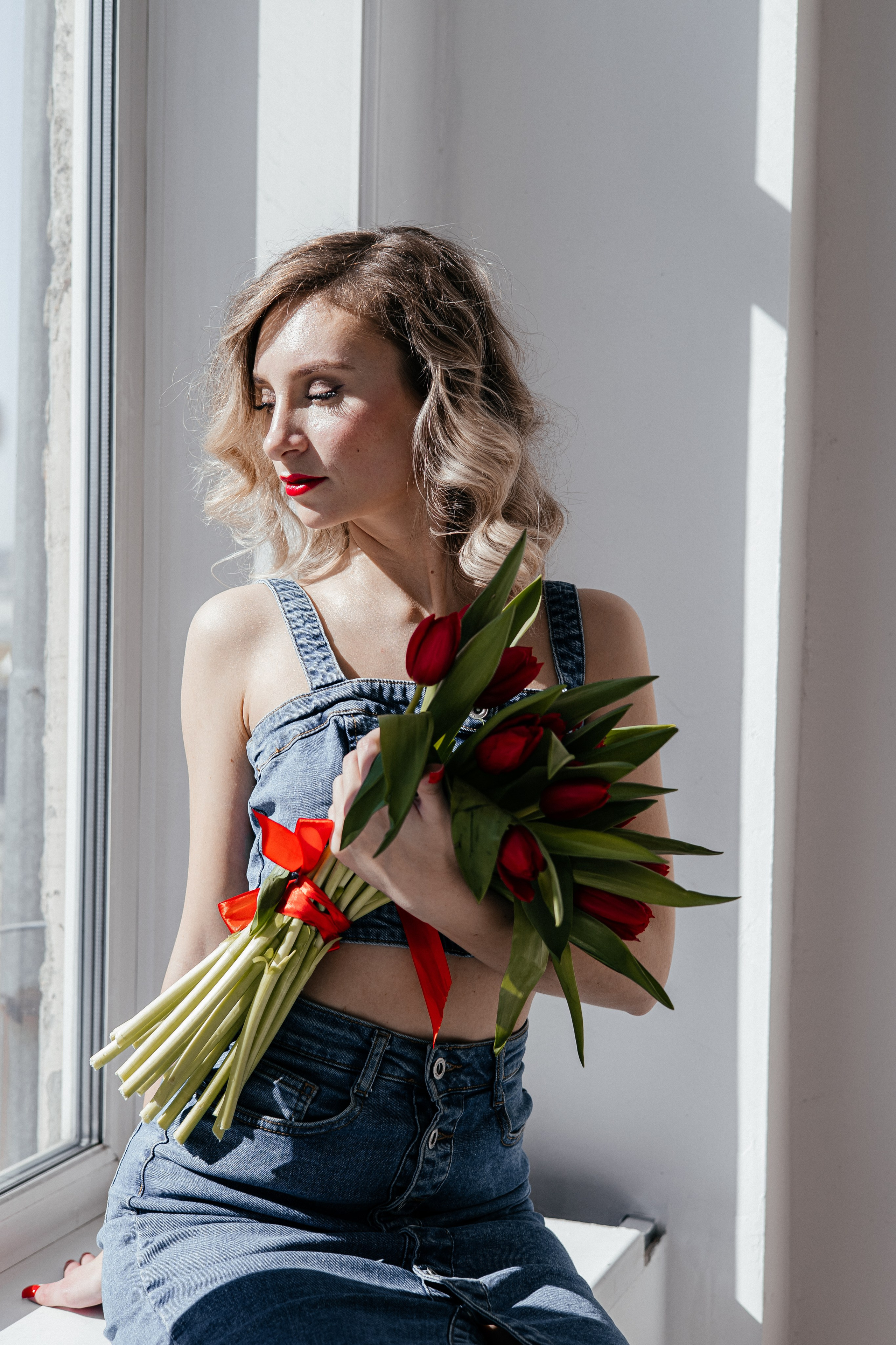 Анна. Красные тюльпаны