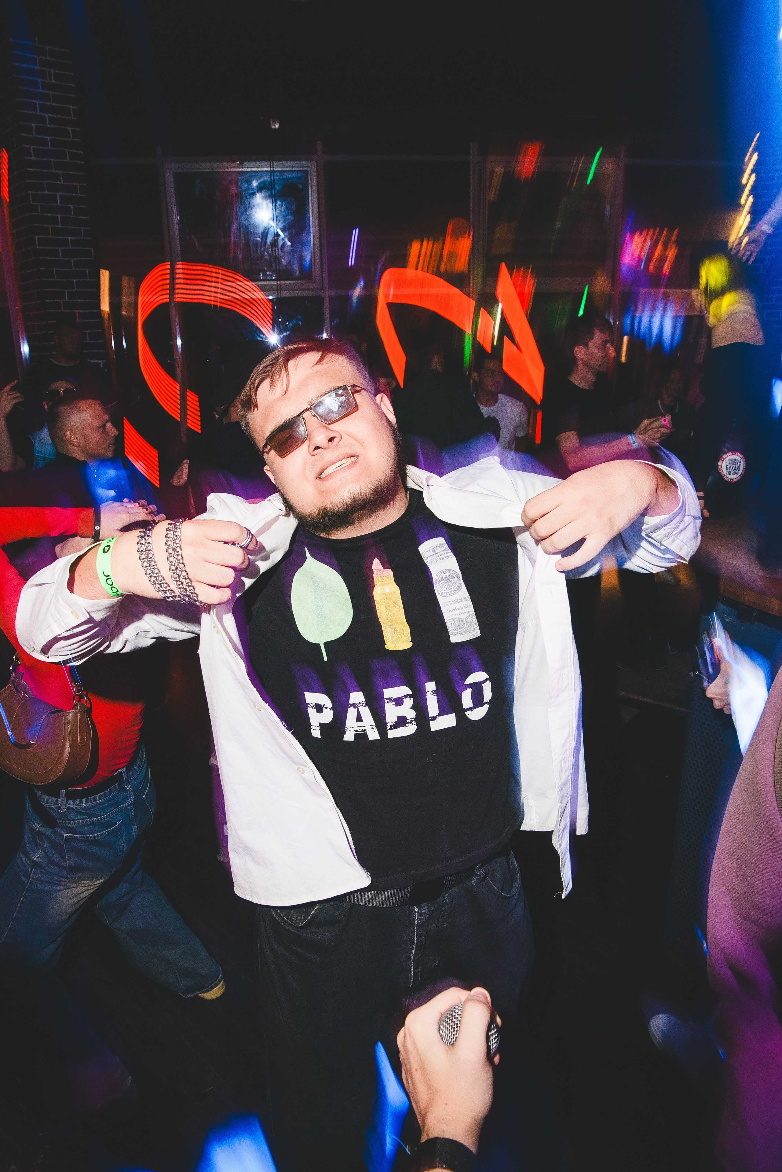 Фотоотчёты о вечеринках для НеБар Волгоград. Или стиль «пьяный фотограф». Фотограф в Волгограде и Волжском Александр Горбань