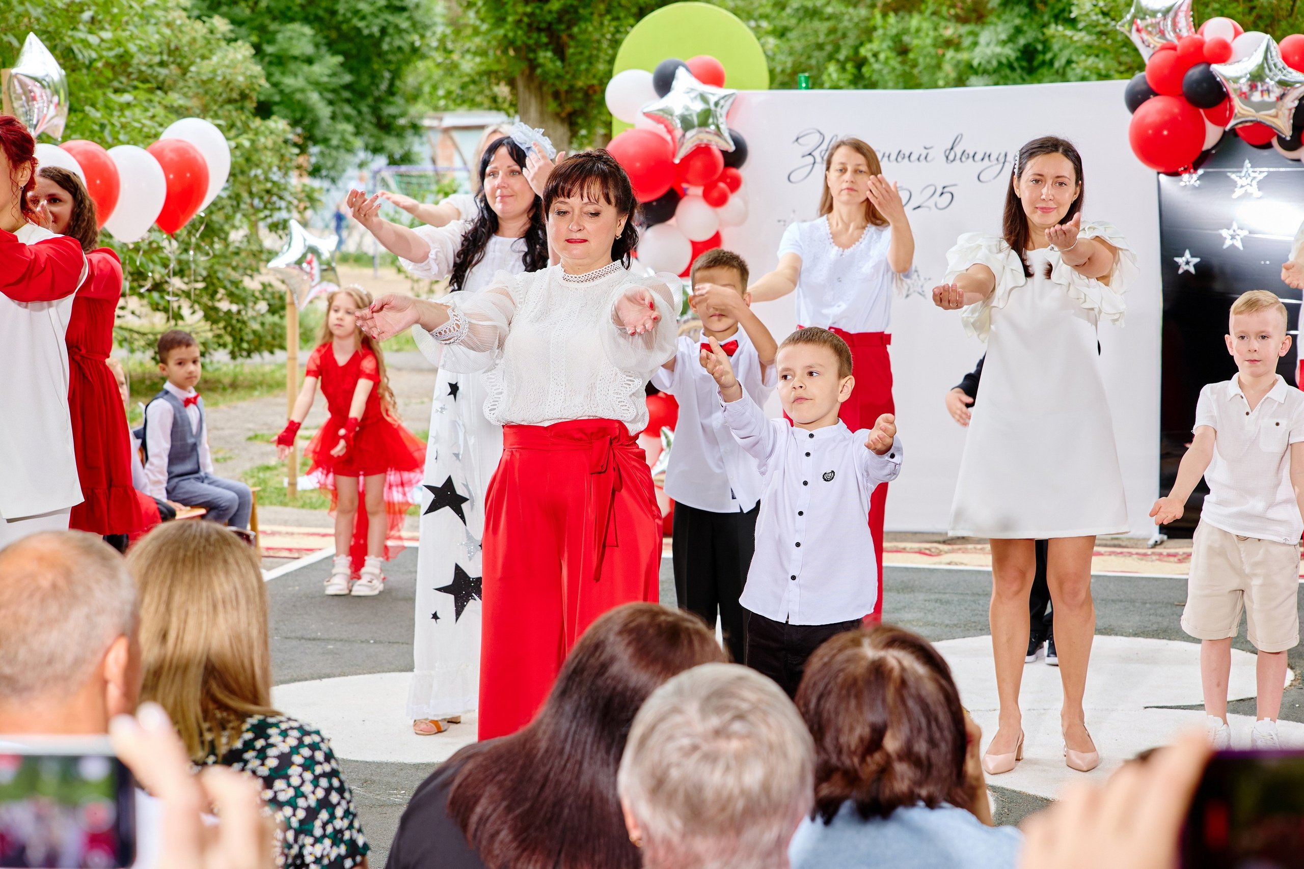 Выпускной 45 сад. Фотограф Выпускные альбомы Таганрог Сергей Коробченко