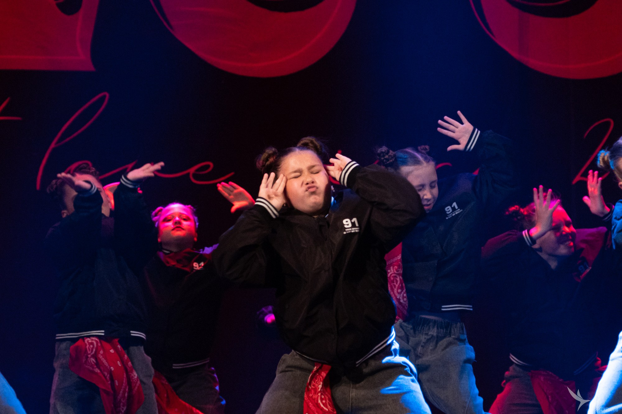 Отчётный концерт танцевальной студии «MOVE UP. Репортажный фотограф в Казани Павел Серпокрылов