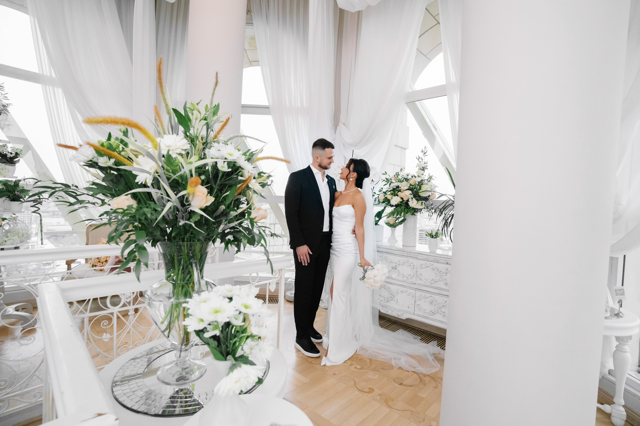 Свадебная фотосессия в отеле Plaza Garden Moscow WTC