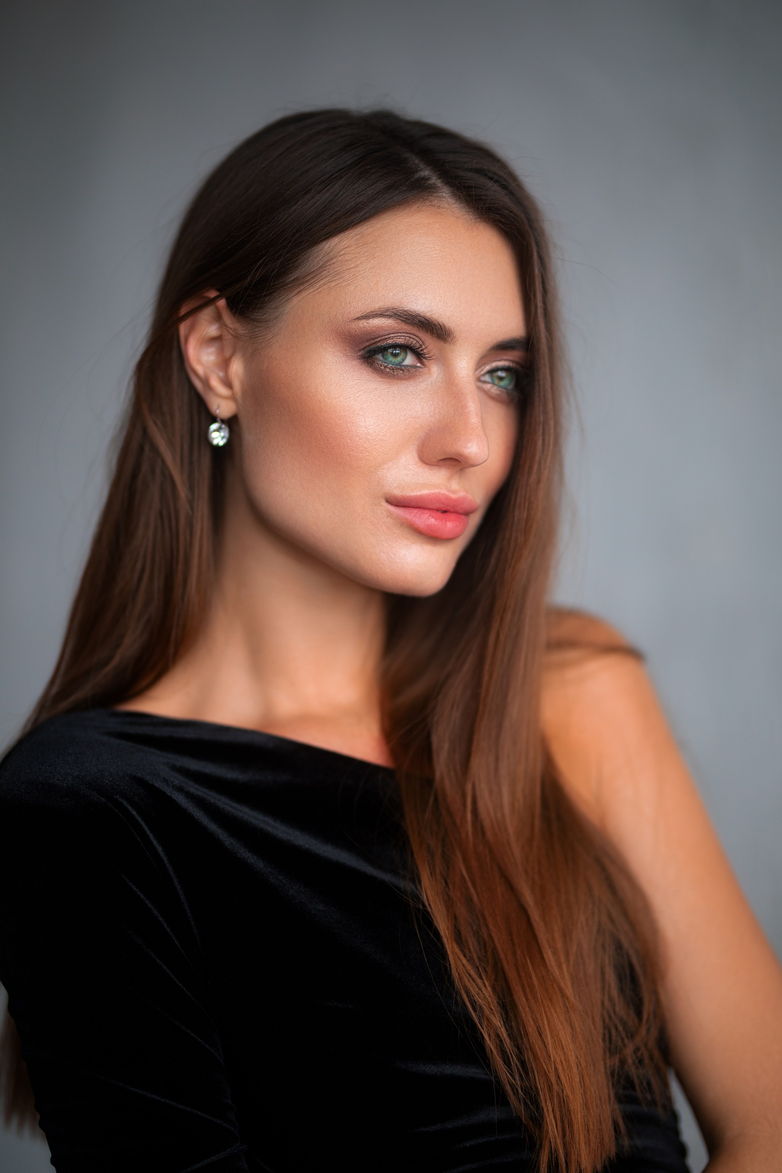 Фотосет с Анастасией в студии с минимальным интерьером в формате для «себя»