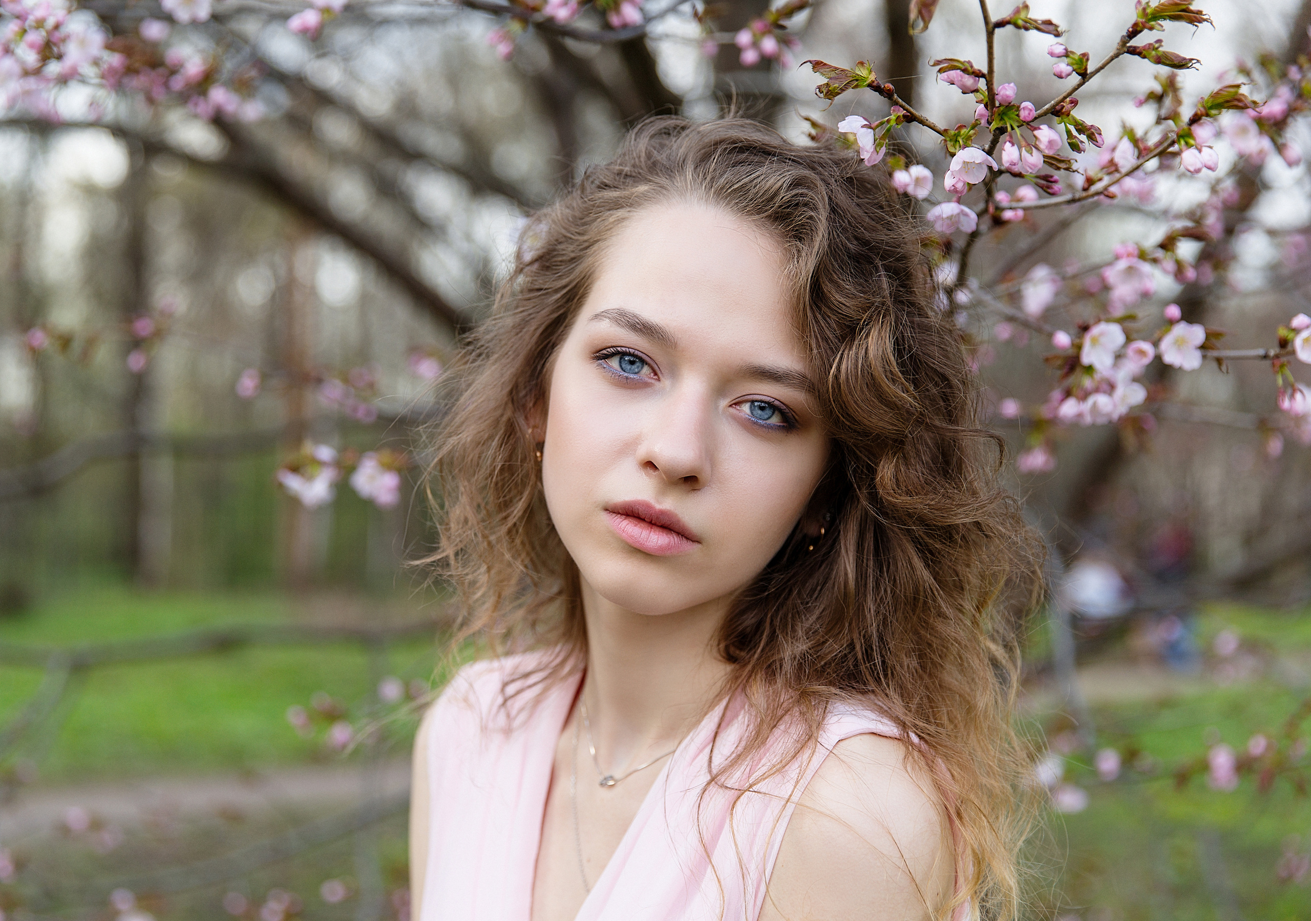 Алевтина в цветущей сакуре, Москва японский садик. Свадебный и семейный фотограф в Калуге Александра Борис