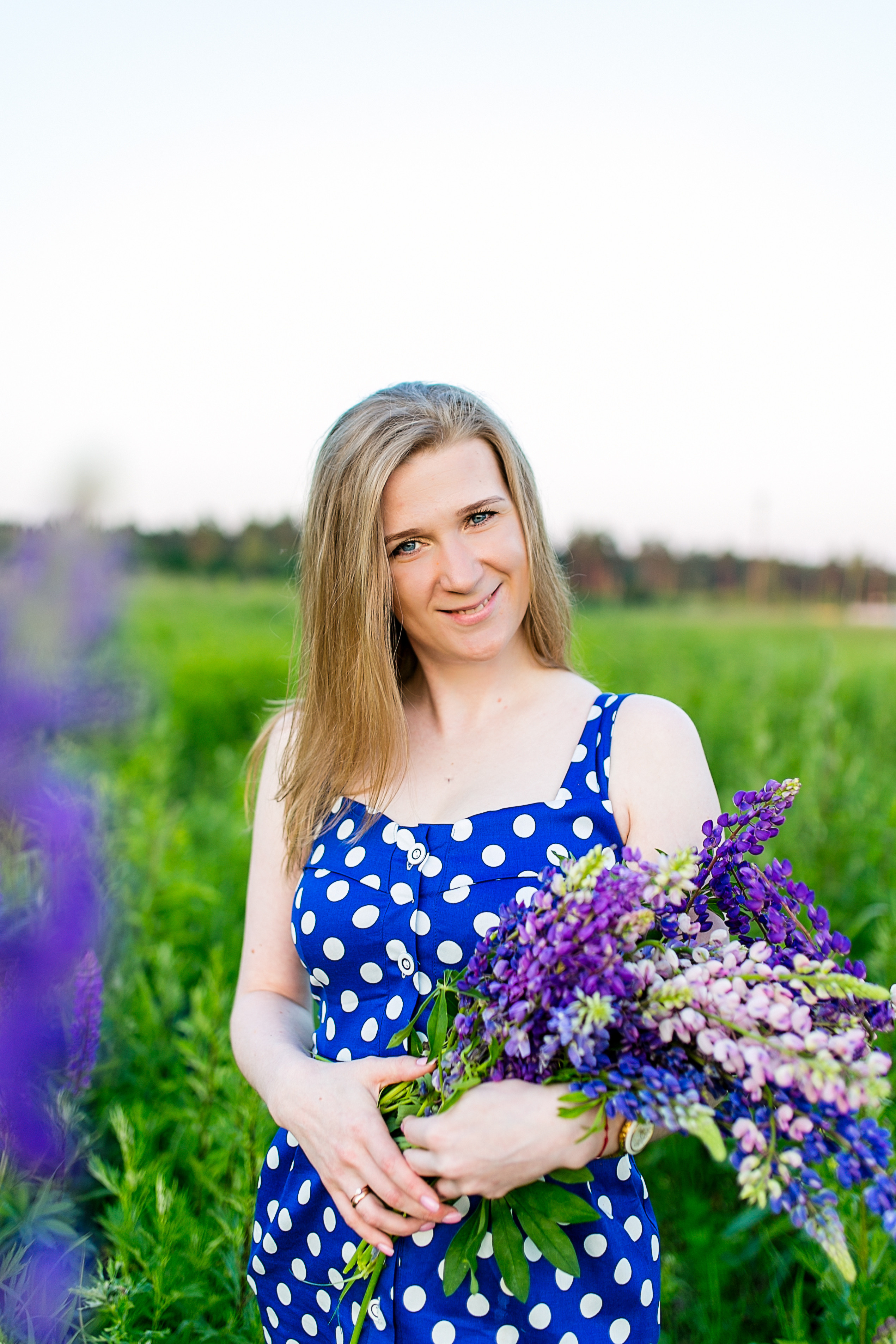 Инна в люпинах, Щелково. Свадебный и семейный фотограф в Калуге Александра Борис