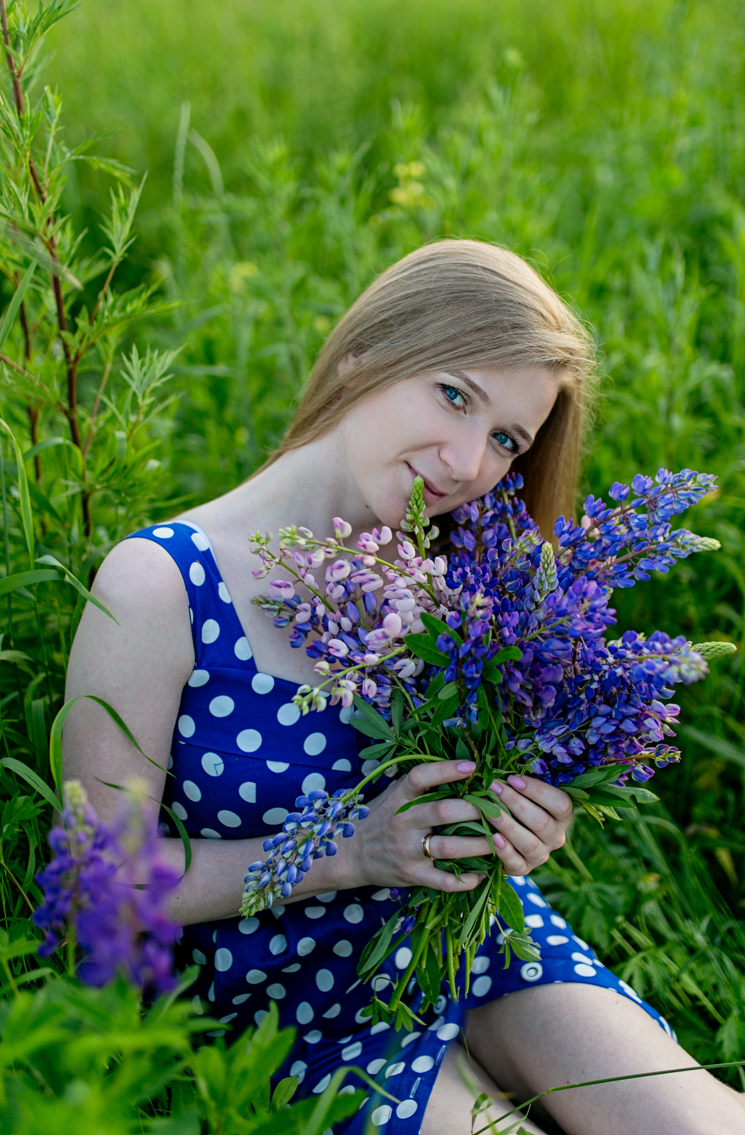 Инна в люпинах, Щелково. Свадебный и семейный фотограф в Калуге Александра Борис