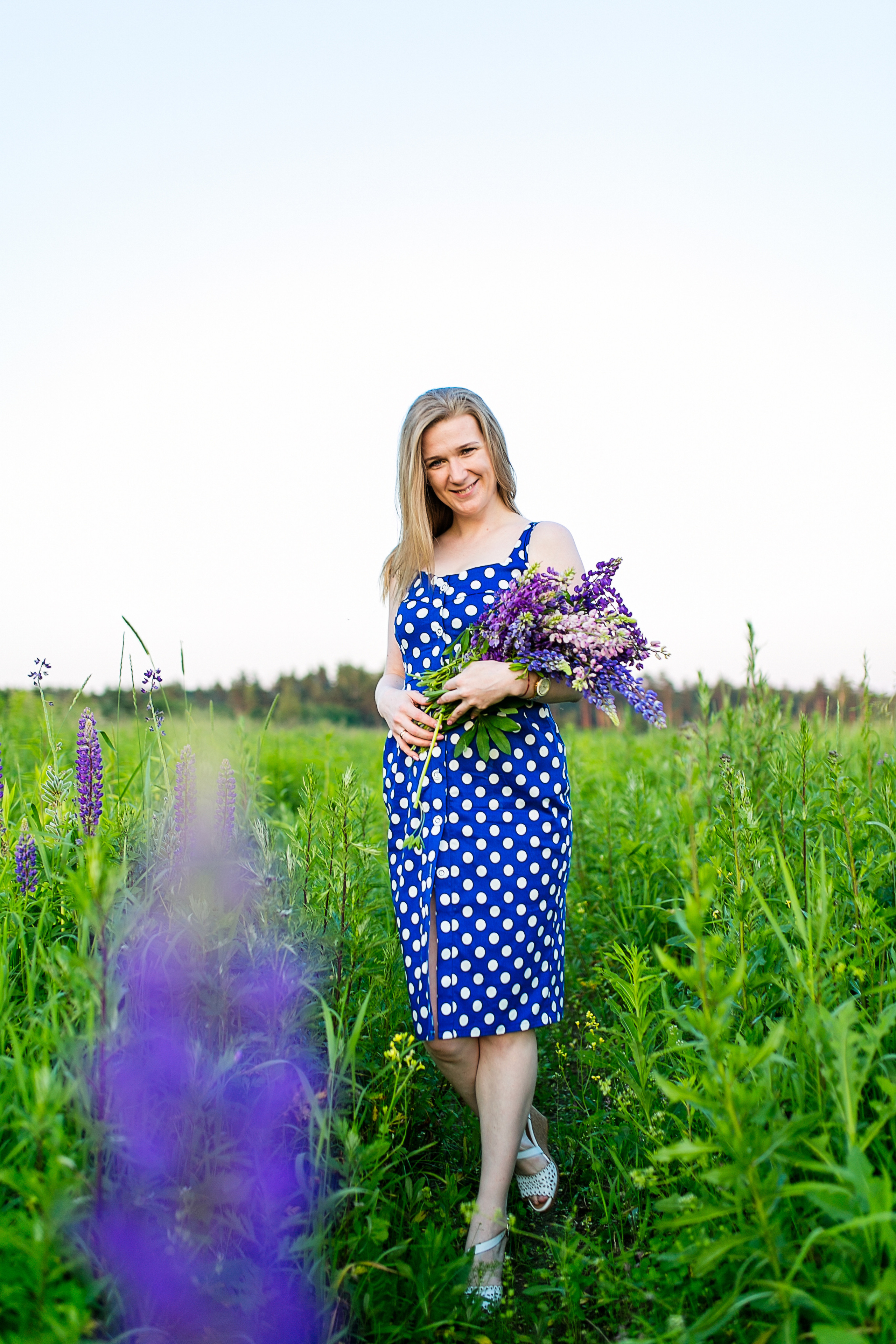 Инна в люпинах, Щелково. Свадебный и семейный фотограф в Калуге Александра Борис