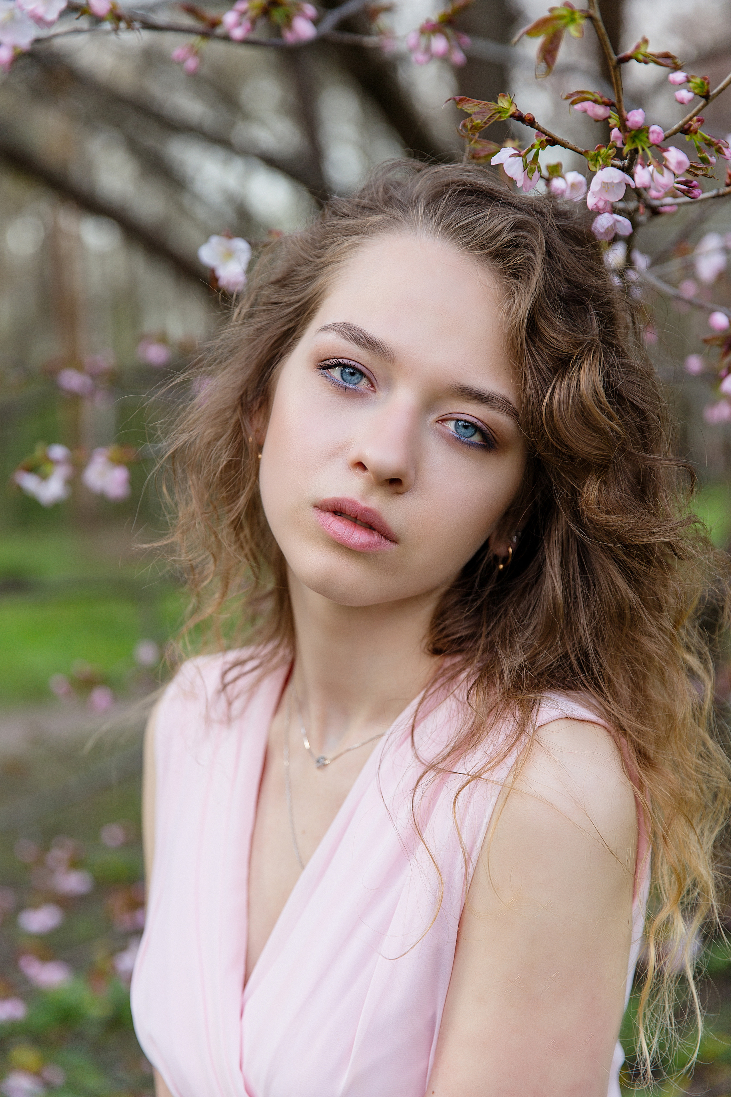 Алевтина в цветущей сакуре, Москва японский садик. Свадебный и семейный фотограф в Калуге Александра Борис