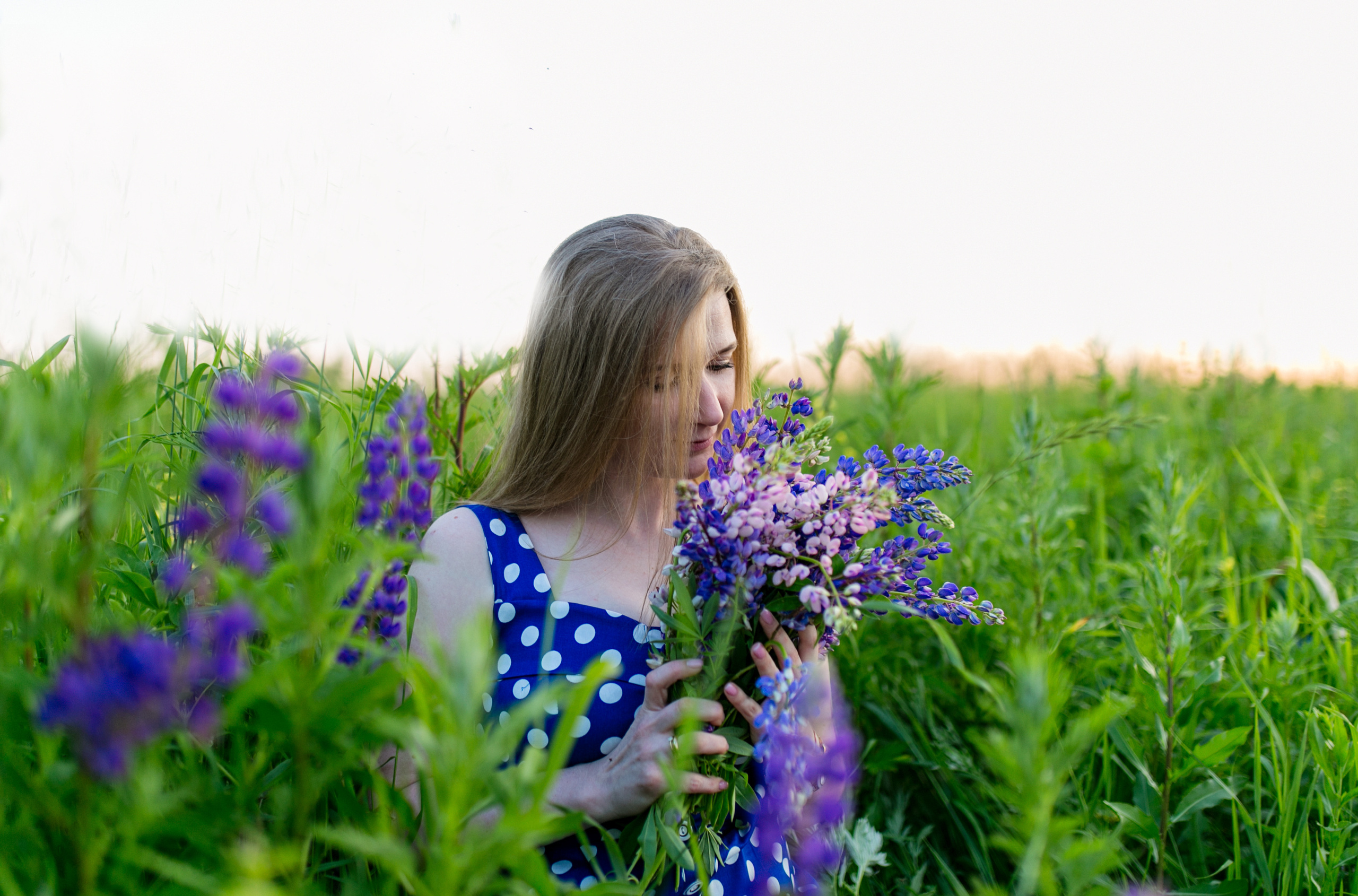 Инна в люпинах, Щелково. Свадебный и семейный фотограф в Калуге Александра Борис