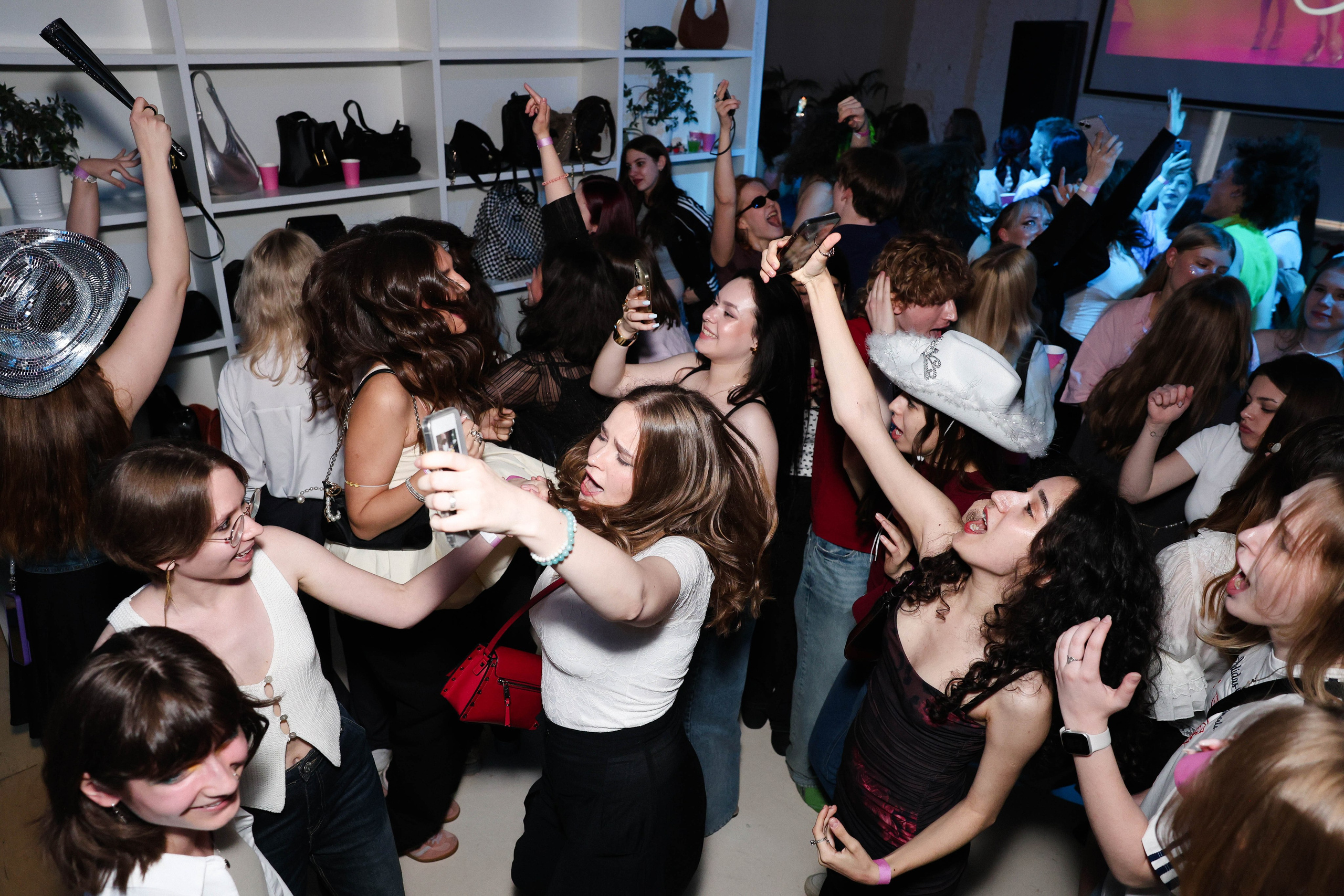 Вечеринки / вспышка. Репортажный фотограф в Москве Арина Антонова