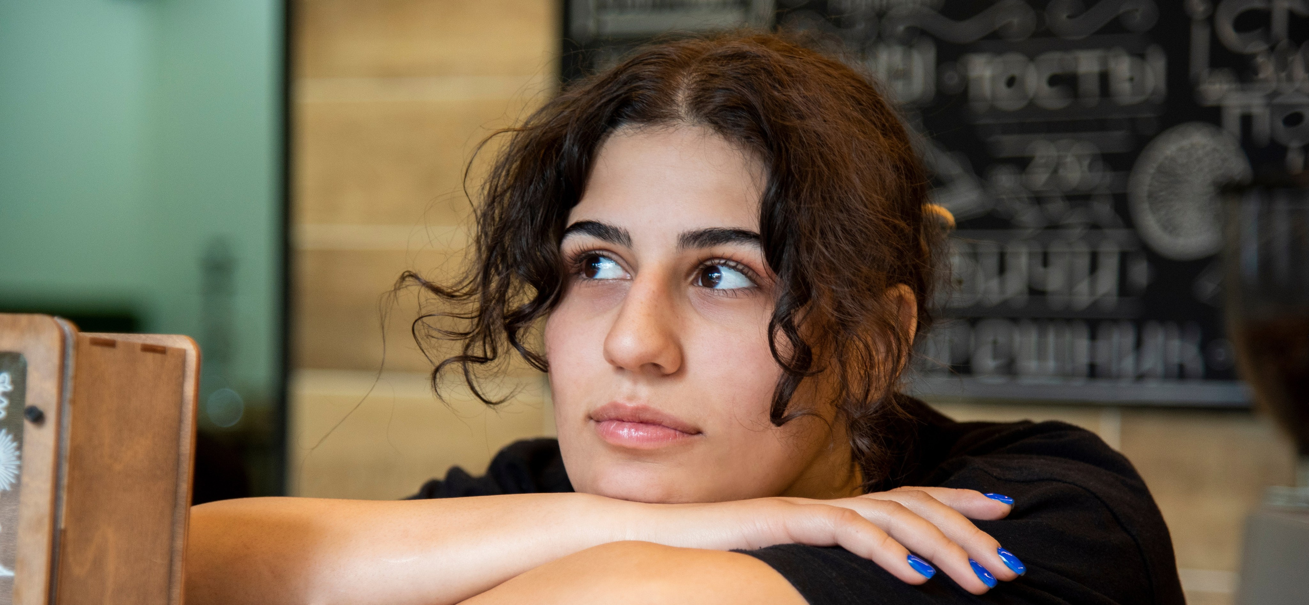 девушка, кудри, армянка, брюнетка, бармен, посёлок Лазоревское