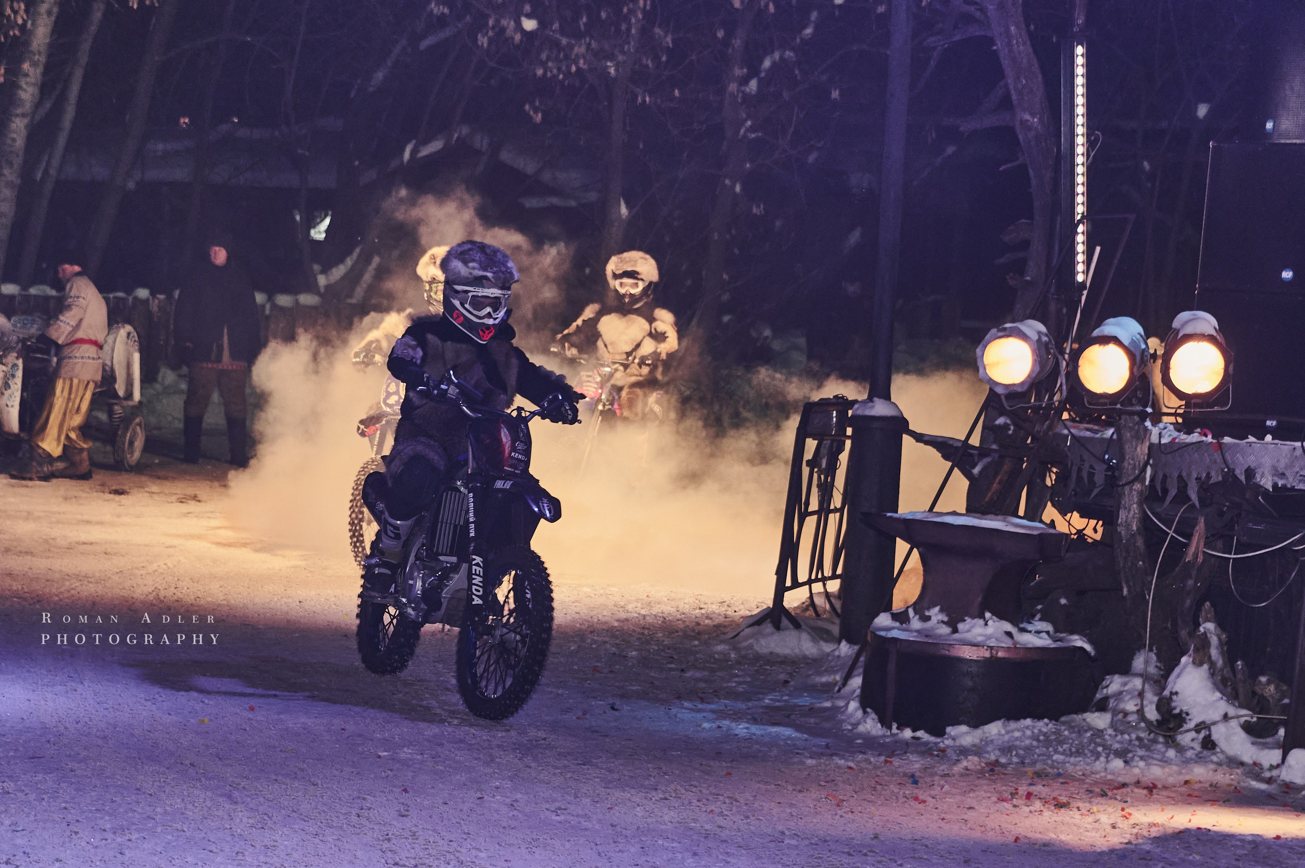 Новогодняя сказка от Ночных волков. Фотограф Роман Адлер