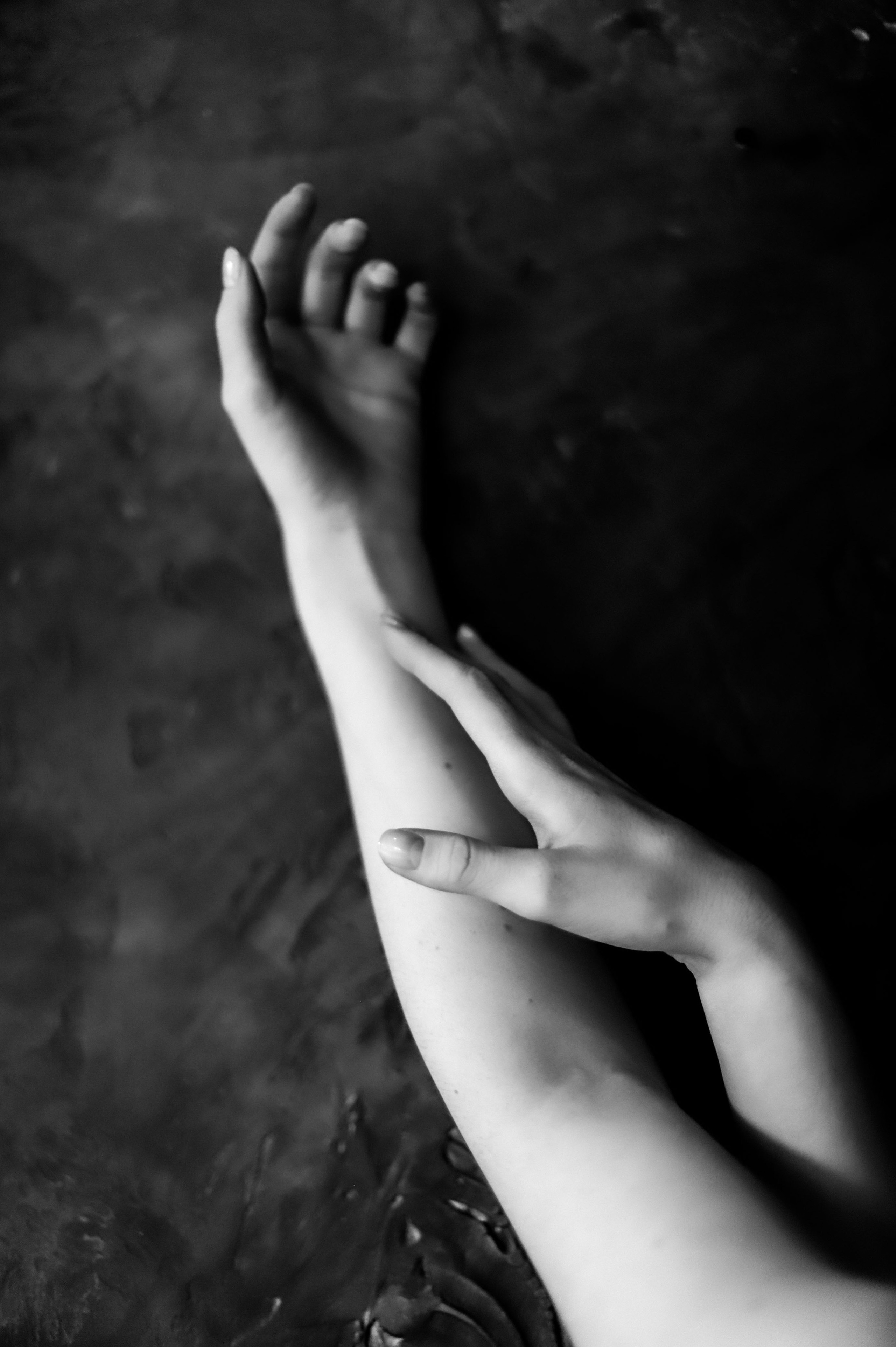 Черно-белая художественная фотосессия в студии с мягким светом, портретный фотограф Ирина Подборская, Санкт-Петербург