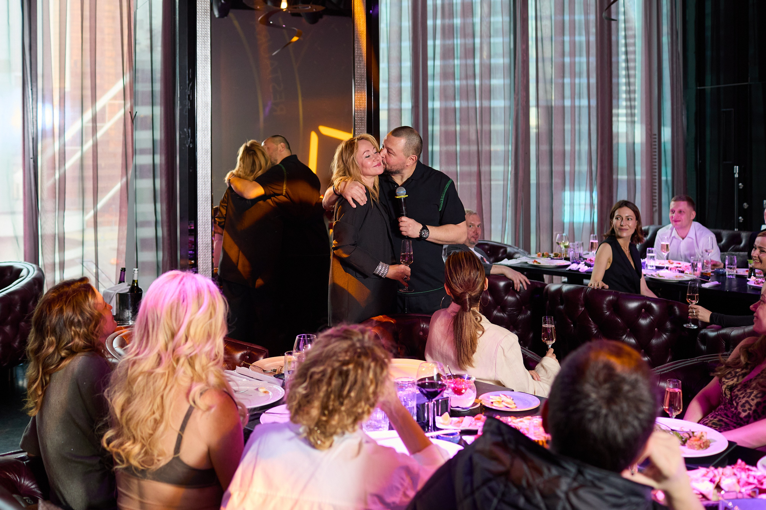 Юбилей в City Voice & Six Floor. Александр Осин — корпоративный и семейный фотограф в Москве