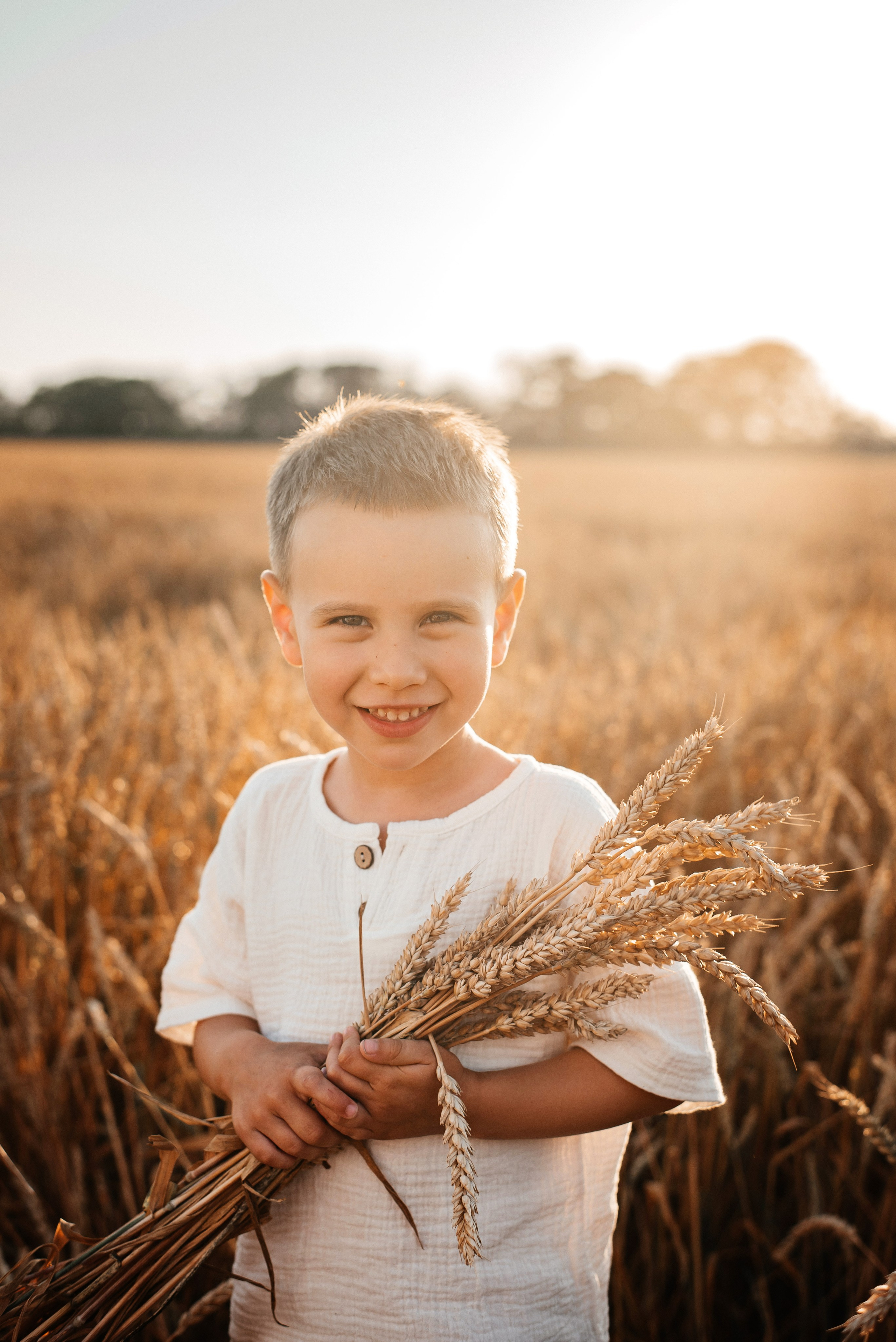 В поле на закате. Детский и семейный фотограф выпускной альбом Приморско-Ахтарск