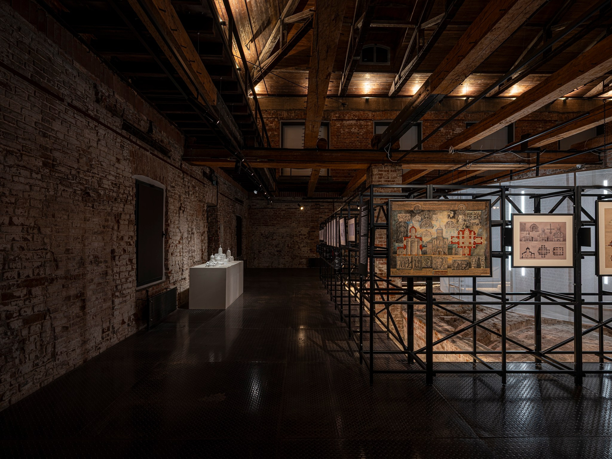 Выставочный проект «Белый Храм. История Георгиевского собора „и созда ю чюдну, резным каменем“». Фотограф Василий Буланов