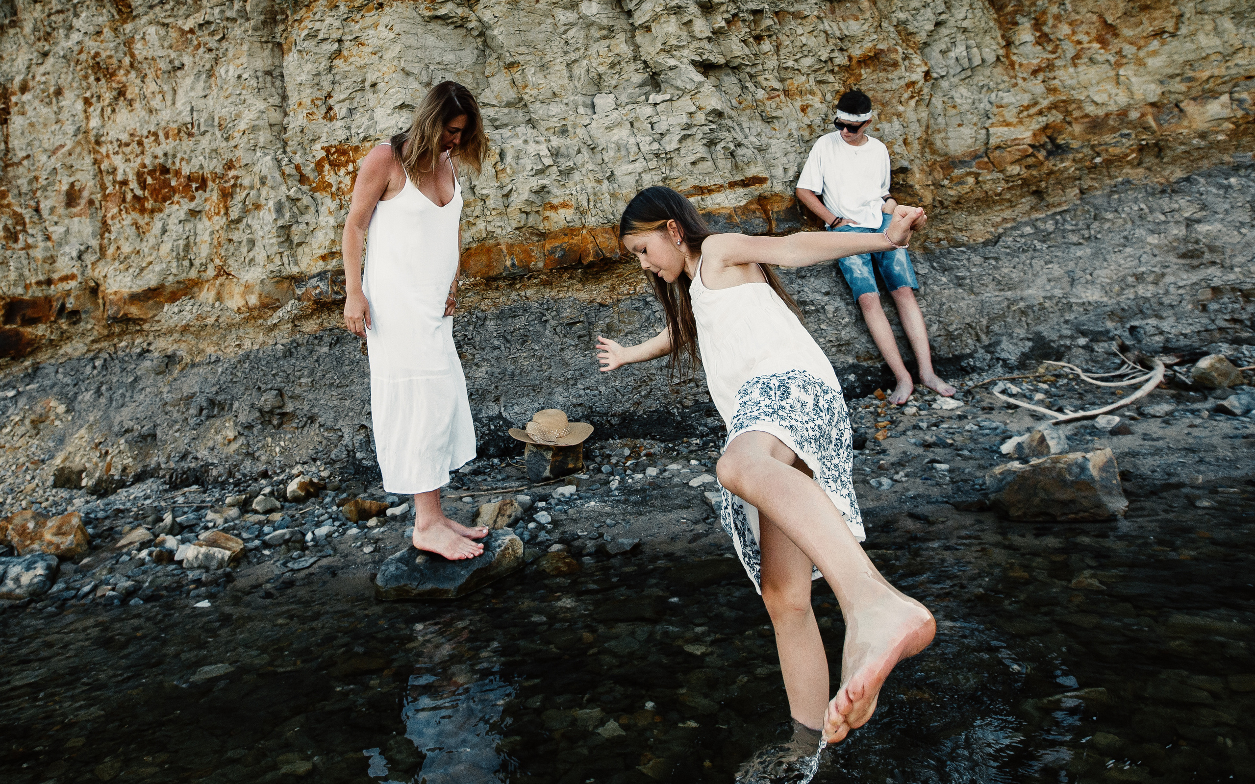 Ивановы. Спасибо за проявленный интерес к моему творчеству! Меня зовут Россохат