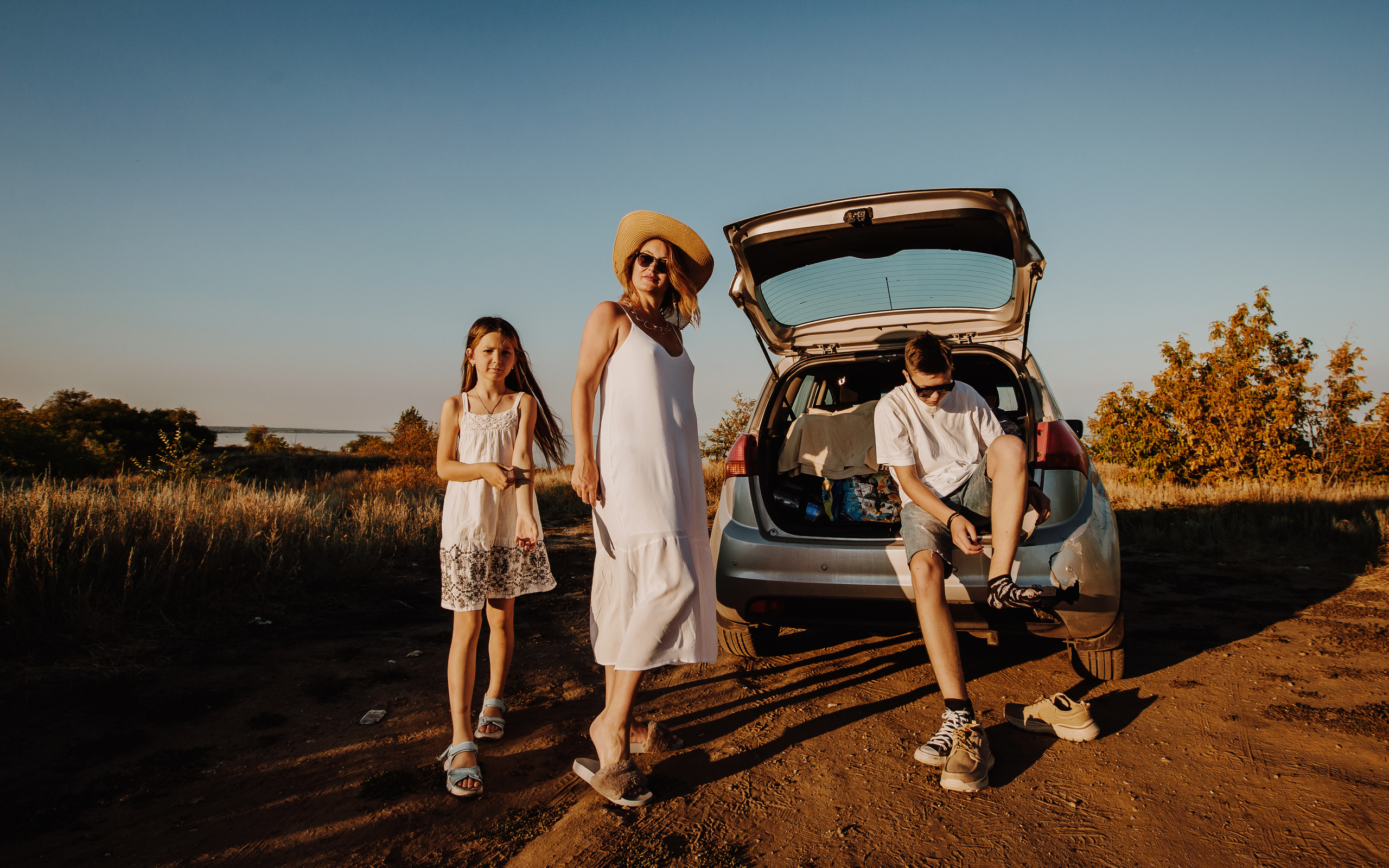 Ивановы. Спасибо за проявленный интерес к моему творчеству! Меня зовут Россохат