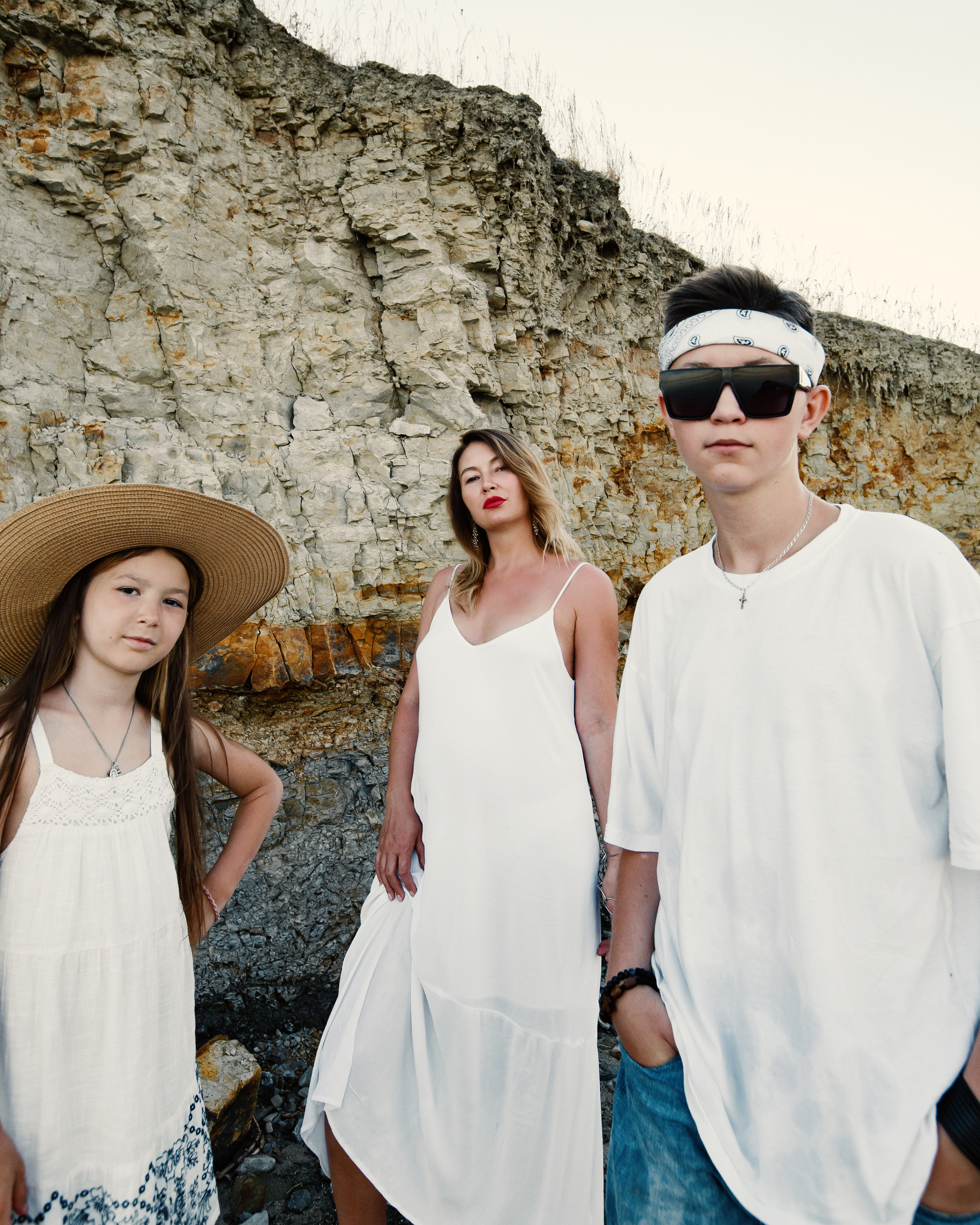 Ивановы. Спасибо за проявленный интерес к моему творчеству! Меня зовут Россохат