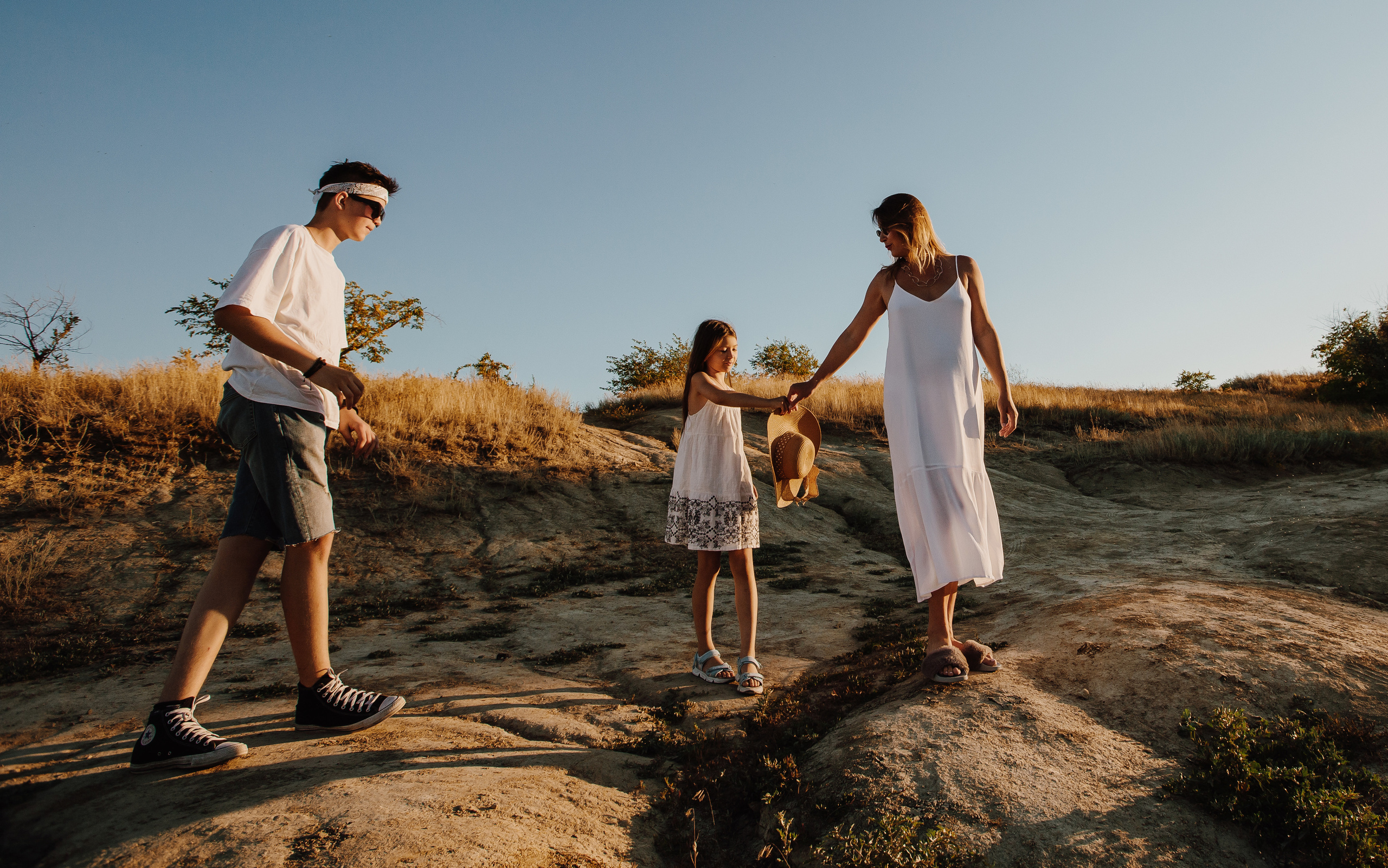 Ивановы. Спасибо за проявленный интерес к моему творчеству! Меня зовут Россохат