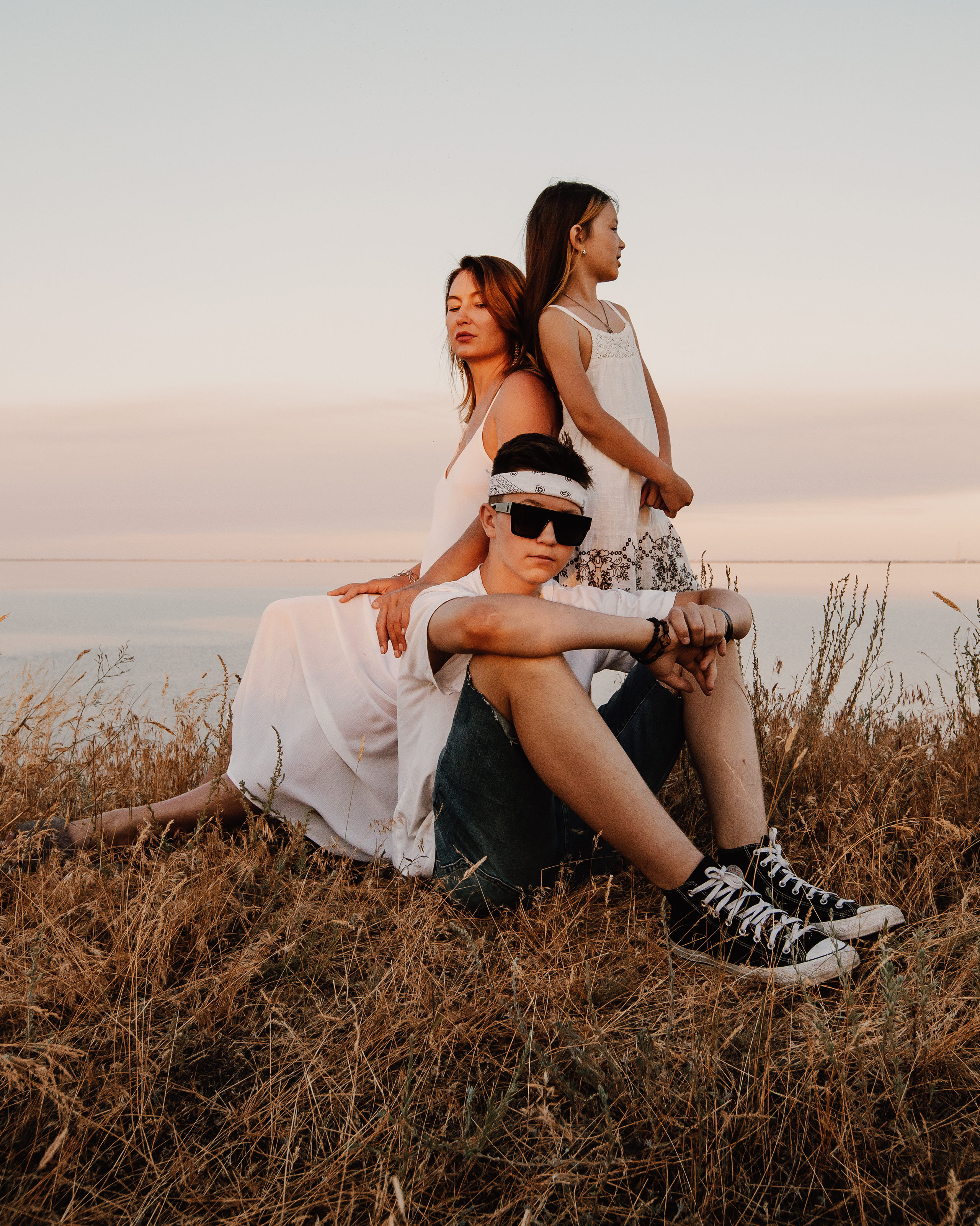 Ивановы. Спасибо за проявленный интерес к моему творчеству! Меня зовут Россохат