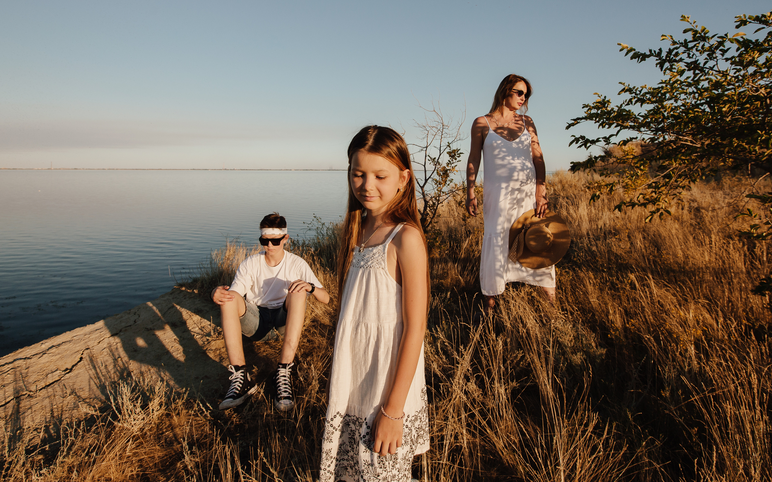 Ивановы. Спасибо за проявленный интерес к моему творчеству! Меня зовут Россохат