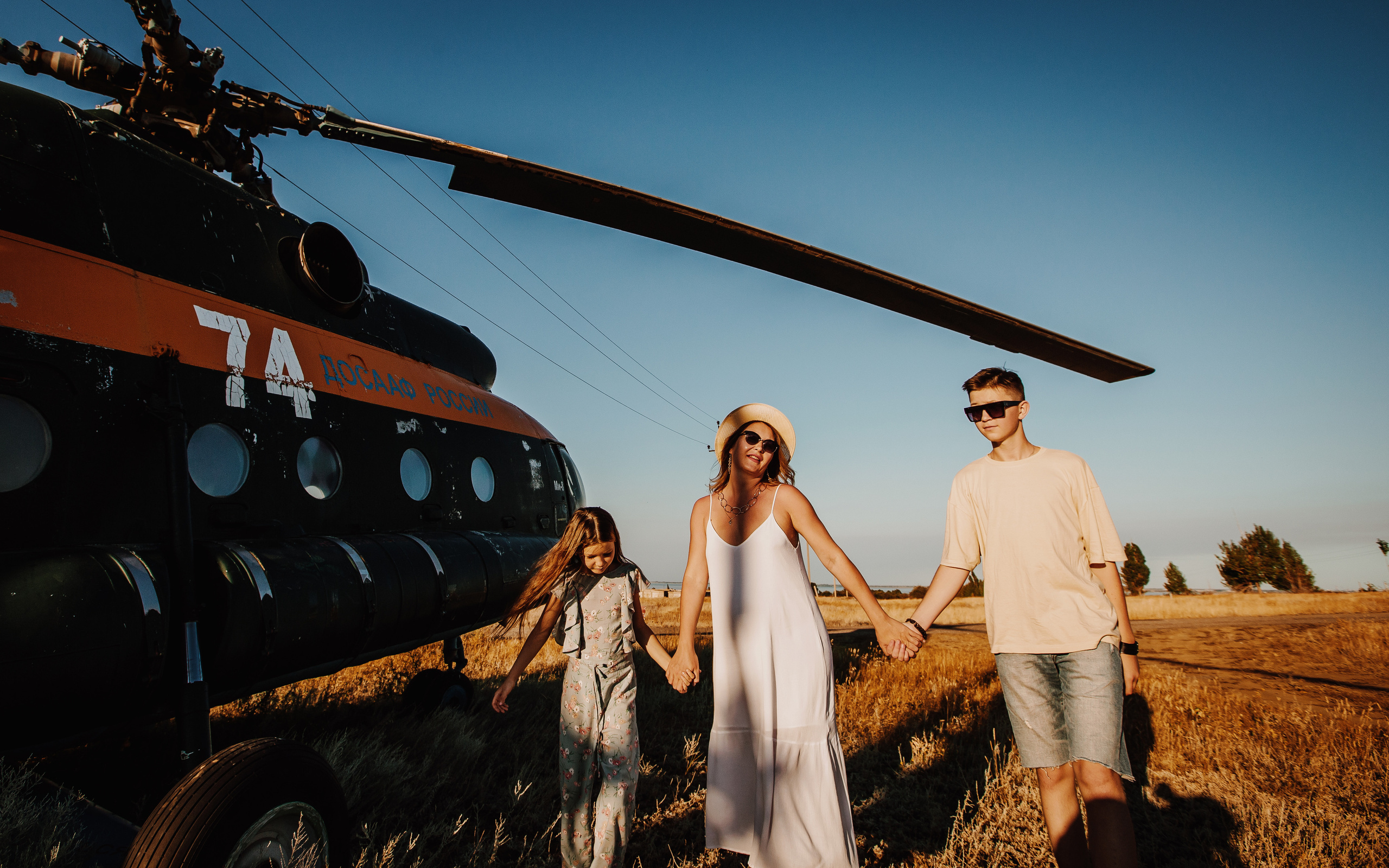 Ивановы. Спасибо за проявленный интерес к моему творчеству! Меня зовут Россохат