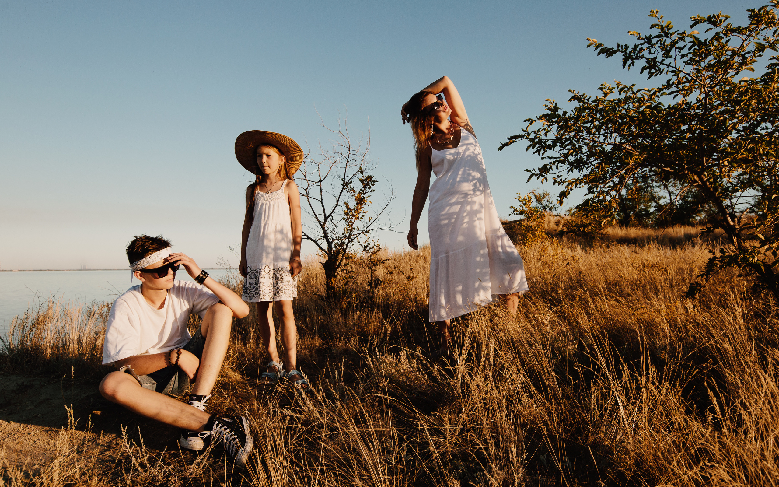 Ивановы. Спасибо за проявленный интерес к моему творчеству! Меня зовут Россохат