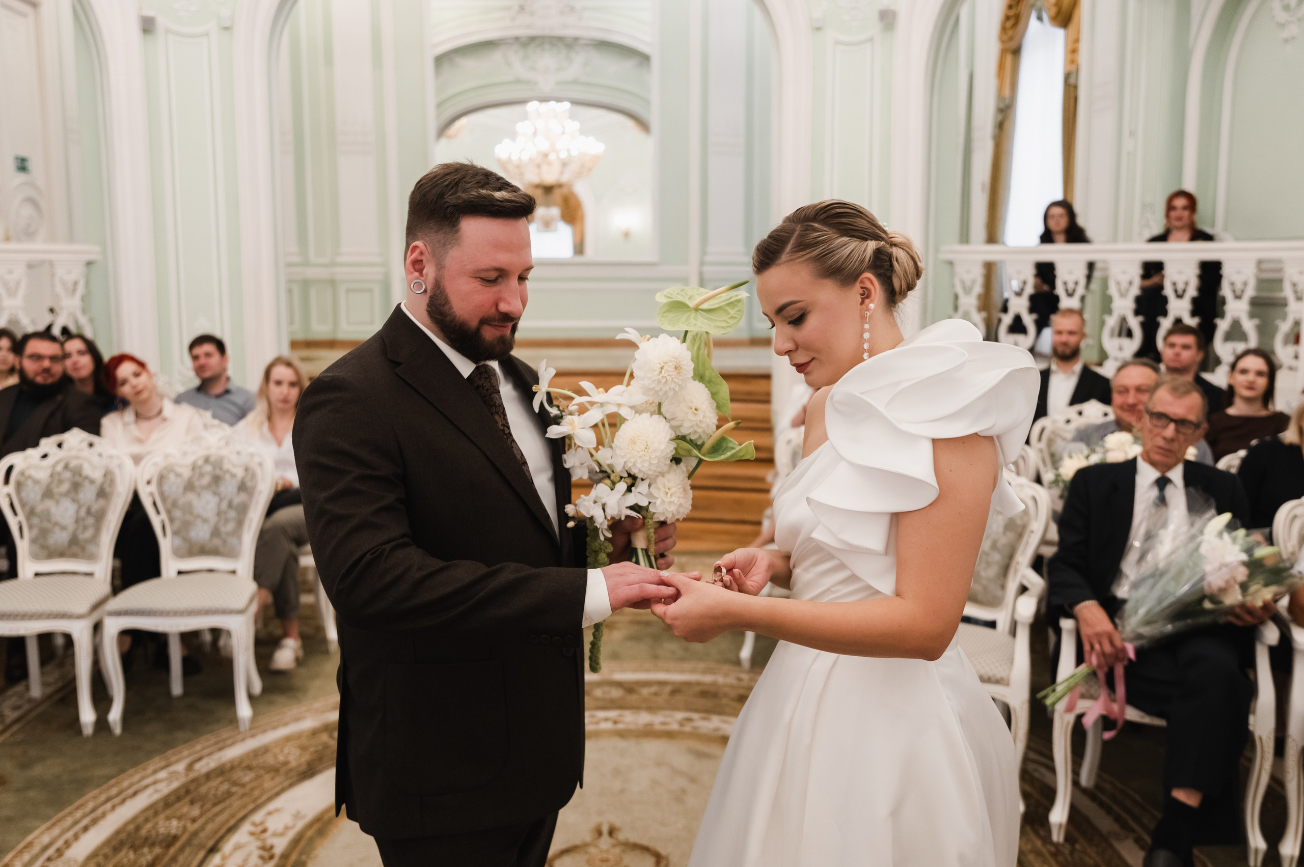 Свадебная фотосессия в фотостудии с видом на Петербург. Портретный и репортажный фотограф в Санкт-Петербурге | Валерия Кайряк