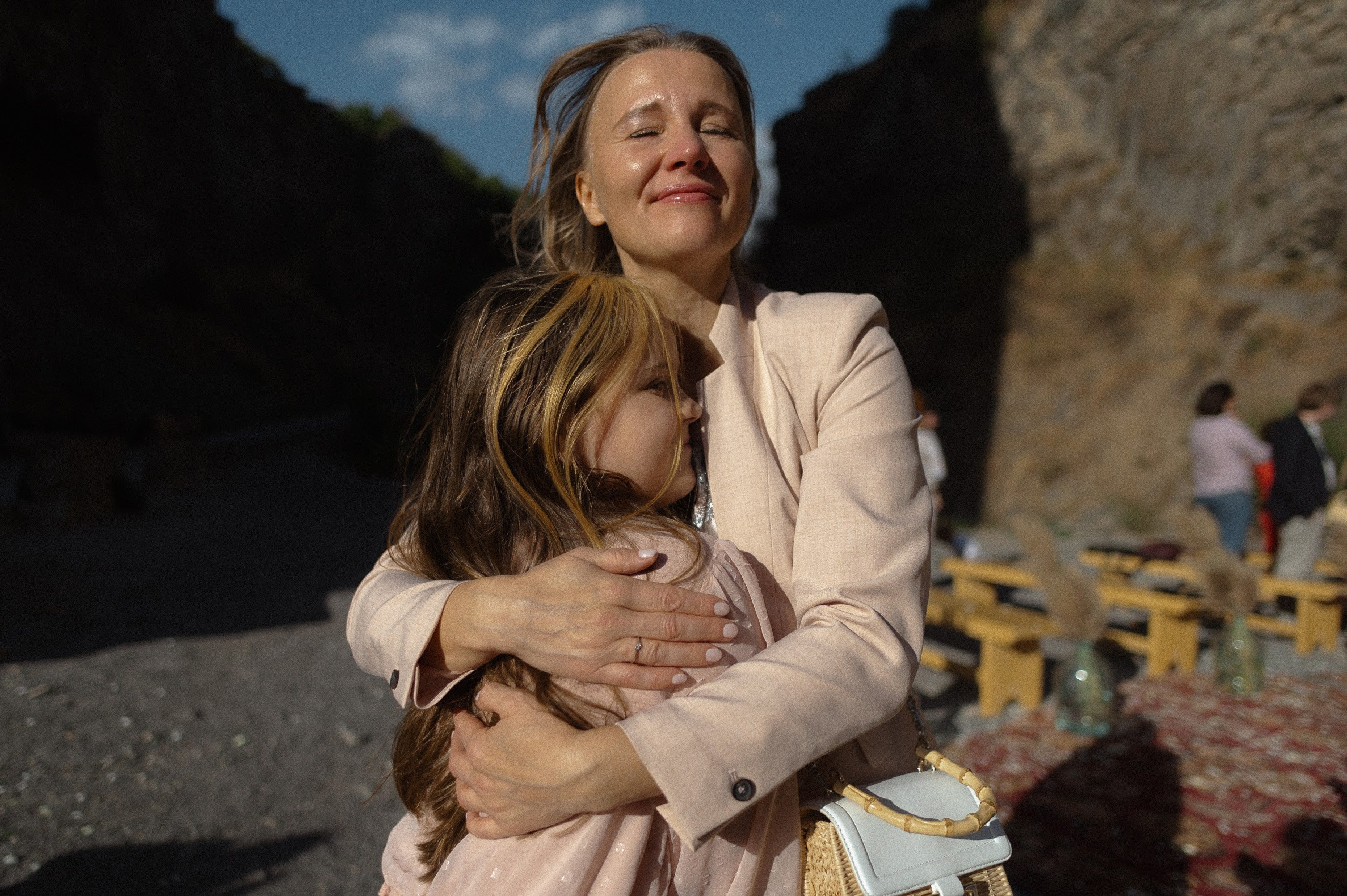 Трогательная свадебная вечеринка в горах Армении. Афина Ефимова. Свадебный фотограф Москва