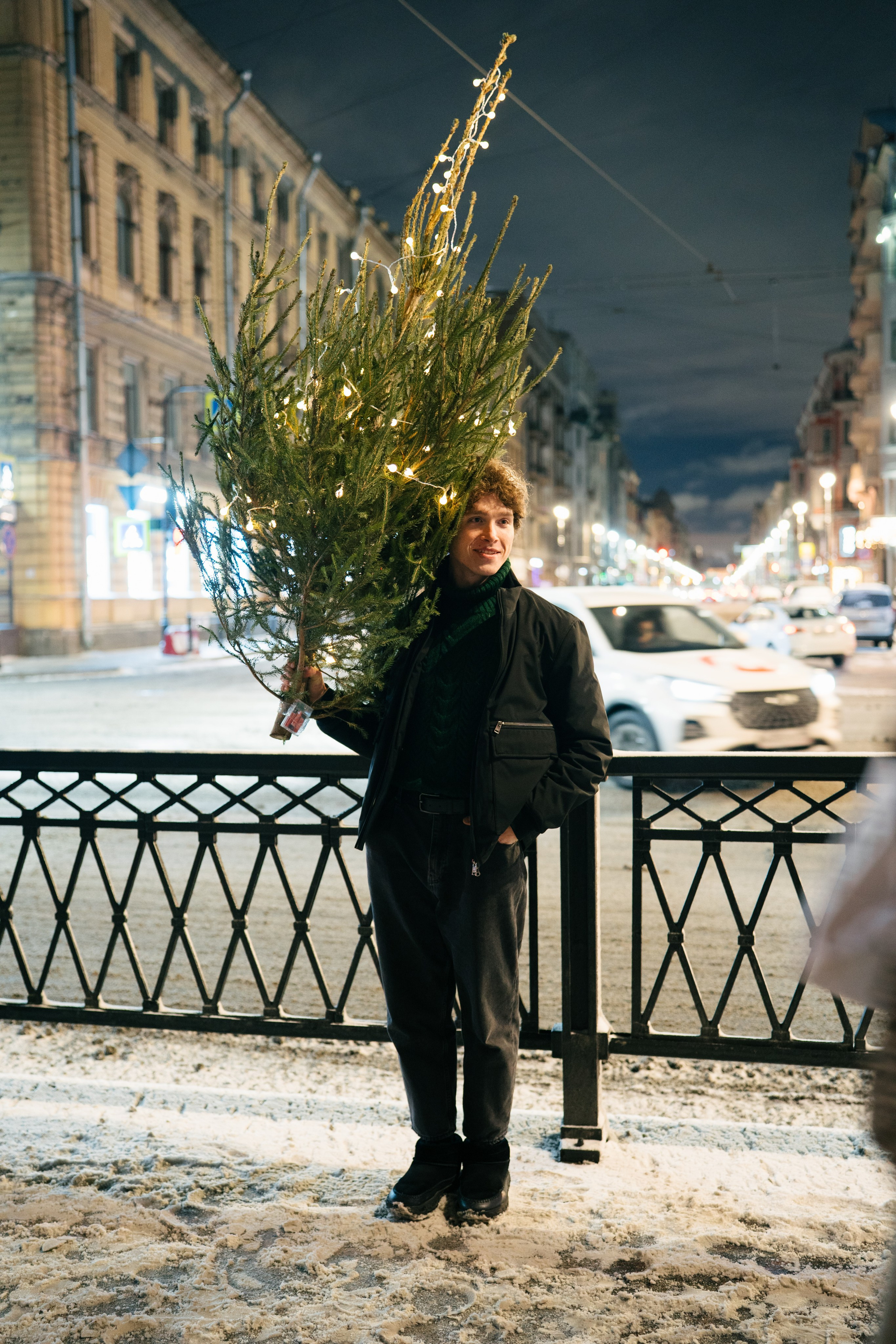 НОВОГОДНЯЯ ПРОГУЛКА ПАРЫ ПО ЧЕРНЫШЕВСКОЙ ПЕРЕД НОВЫМ ГОДОМ. Профессиональный фотограф, Санкт-Петербург — Виктория Богомолова