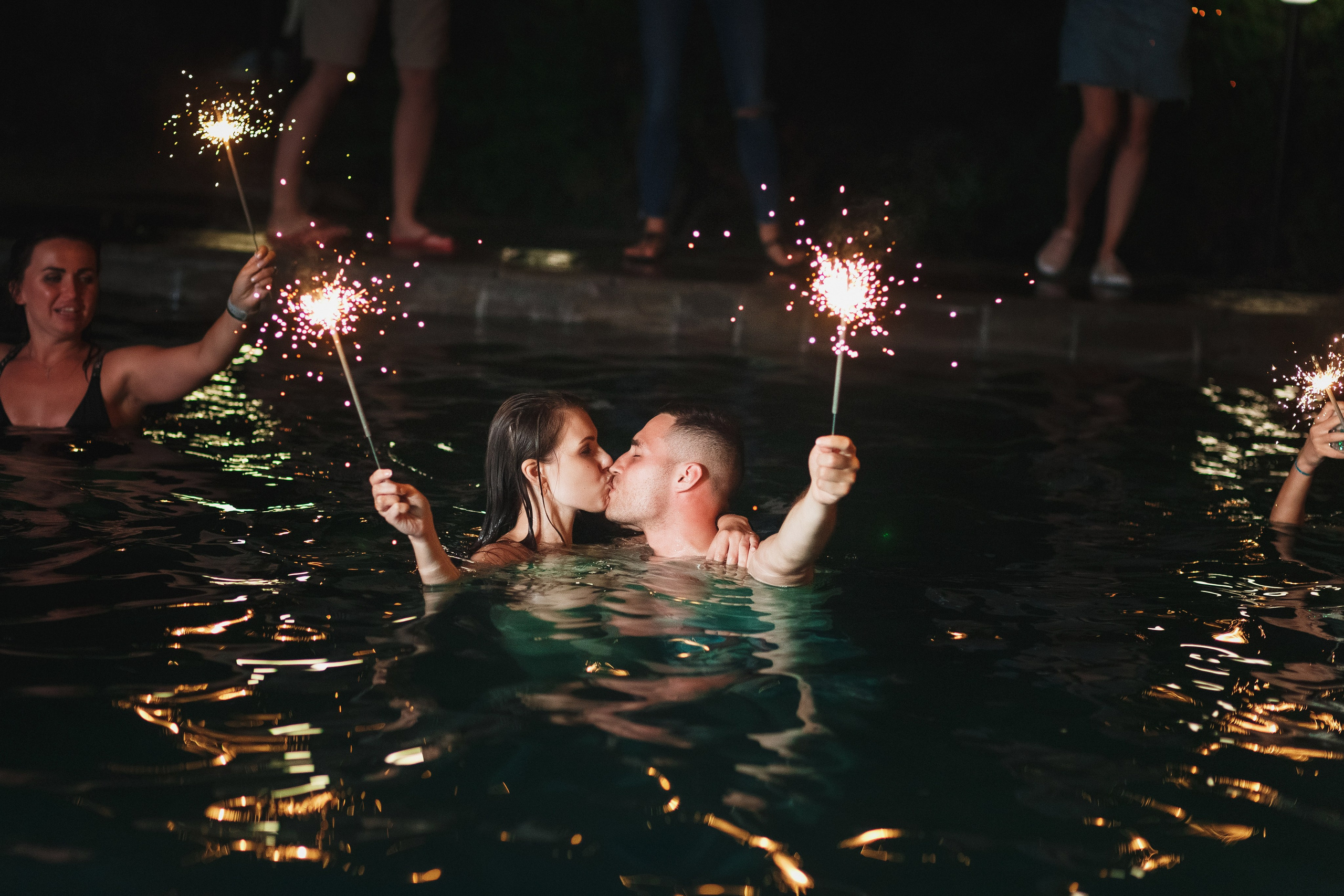 Свадебный фотограф Таганрог — фотосессия в центре города и банкет в коттедже «Виктория». Свадебный и семейный фотограф в Таганроге Бакарюк Антон