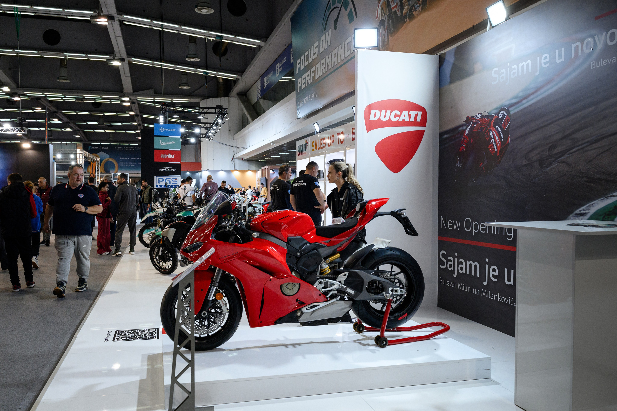 56-й Международный автосалон в Белграде. Елена Чеснокова спортивный фотограф во Владимире и Белграде