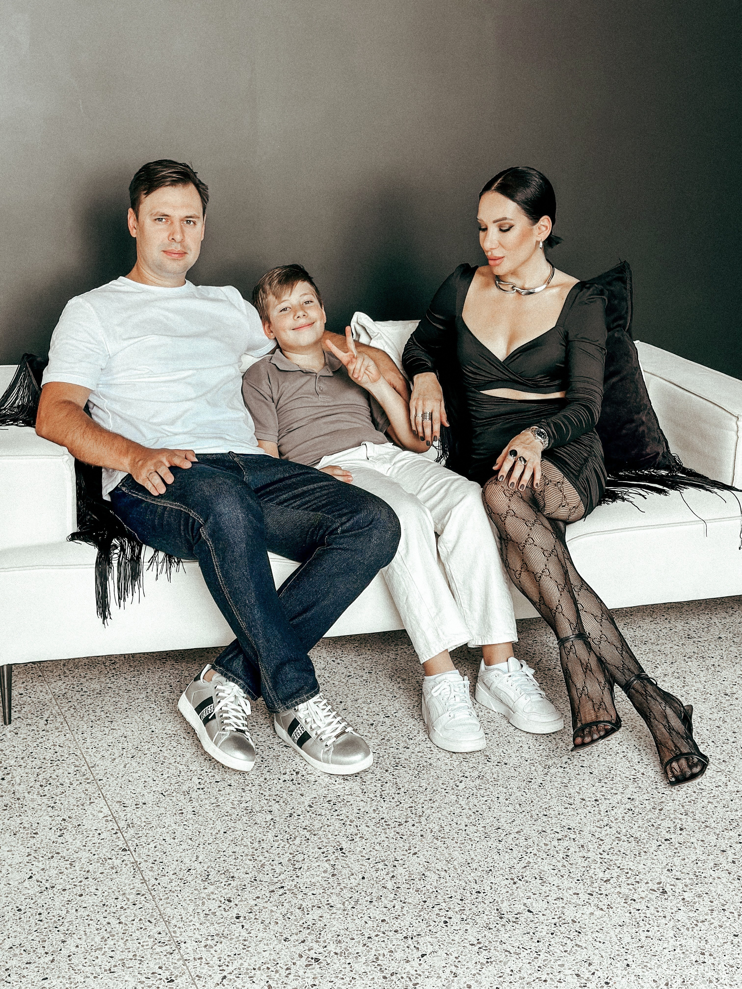 Кристина с семьей. Фотостудия ПЕРФЕКТ. Мария Авджян Фотограф и видеограф Краснодар