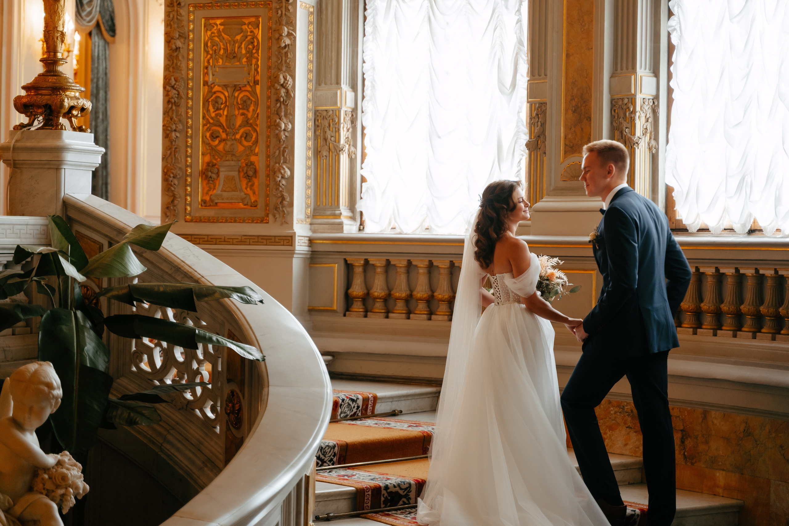 Свадебная фотосессия в Санкт-Петербурге осенью. Семейный и свадебный фотограф в Санкт-Петербурге и Москве