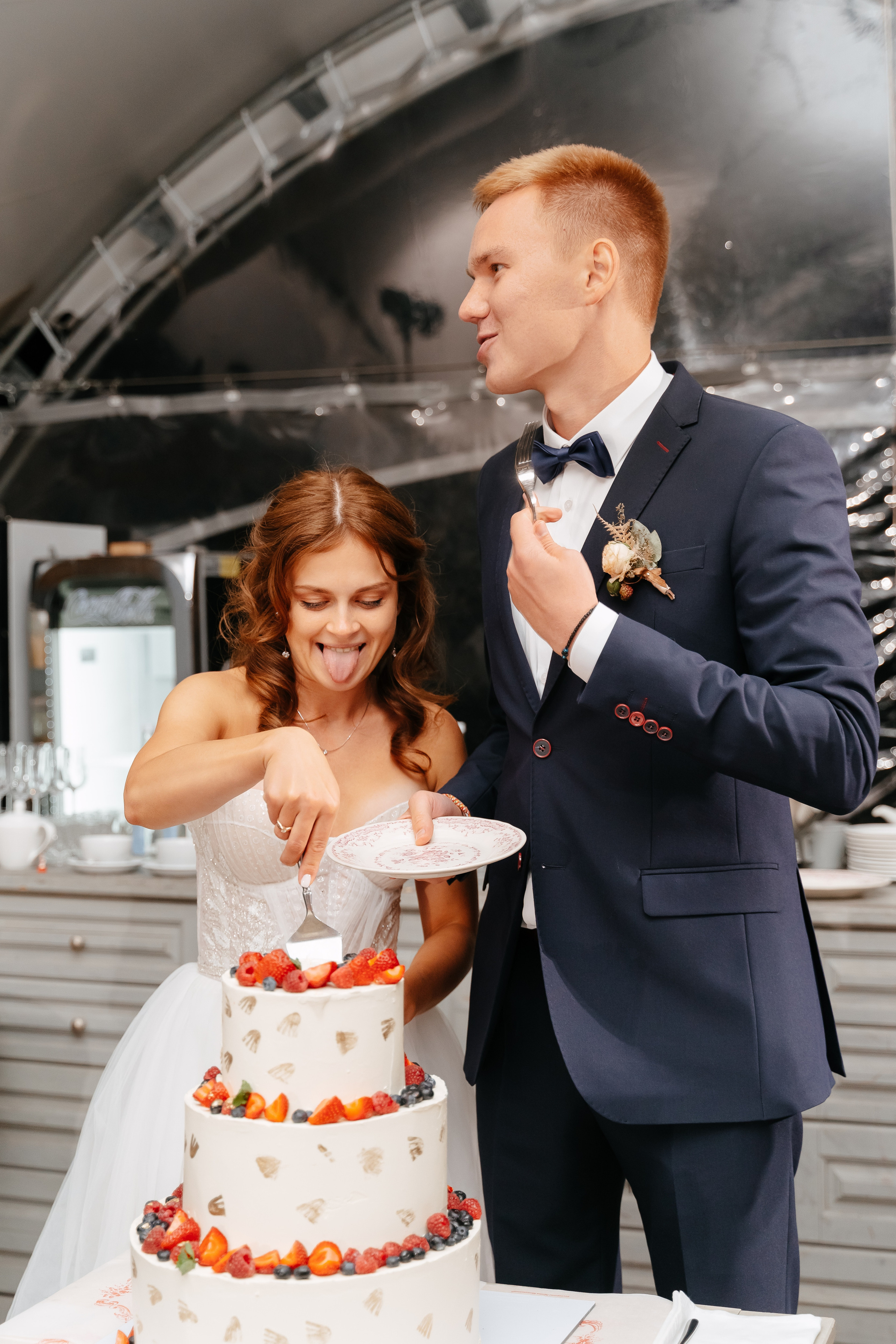 Свадебная фотосессия в Санкт-Петербурге осенью. Семейный и свадебный фотограф в Санкт-Петербурге и Москве