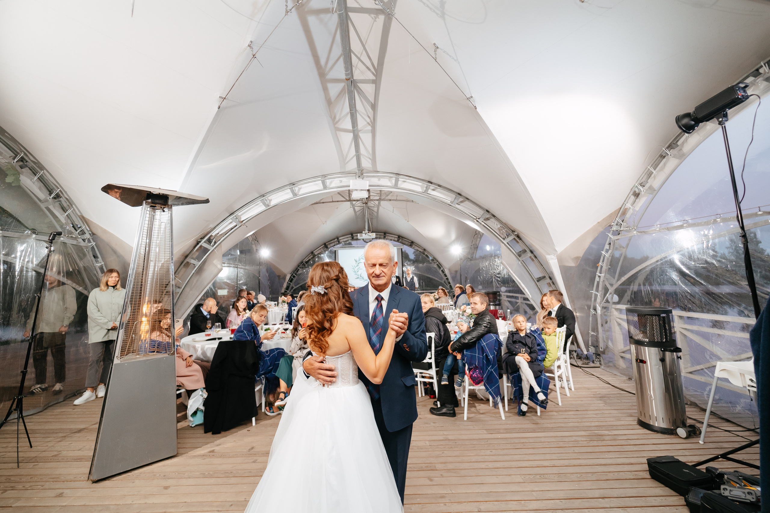 Свадебная фотосессия в Санкт-Петербурге осенью. Семейный и свадебный фотограф в Санкт-Петербурге и Москве