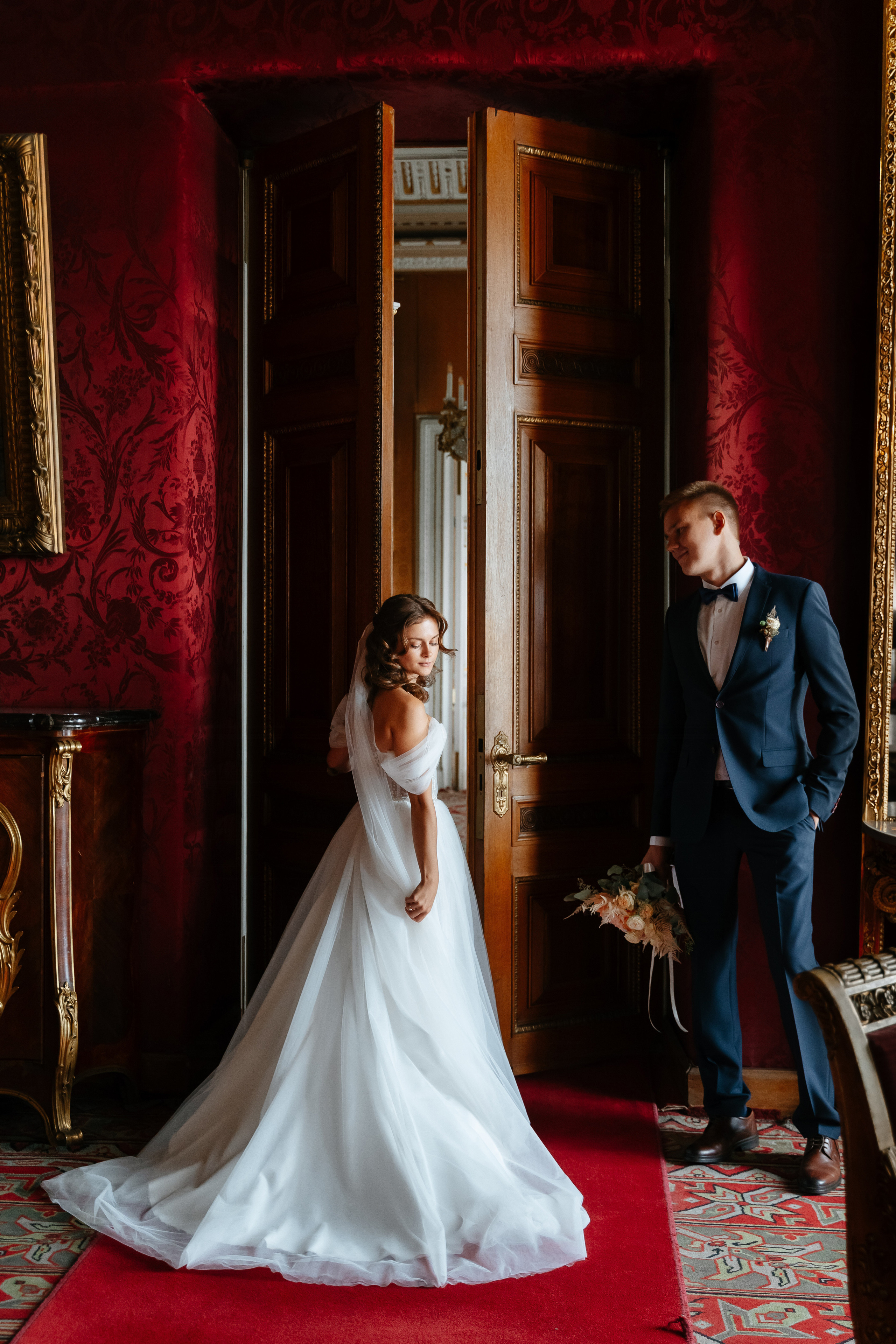 Свадебная фотосессия в Санкт-Петербурге осенью. Семейный и свадебный фотограф в Санкт-Петербурге и Москве