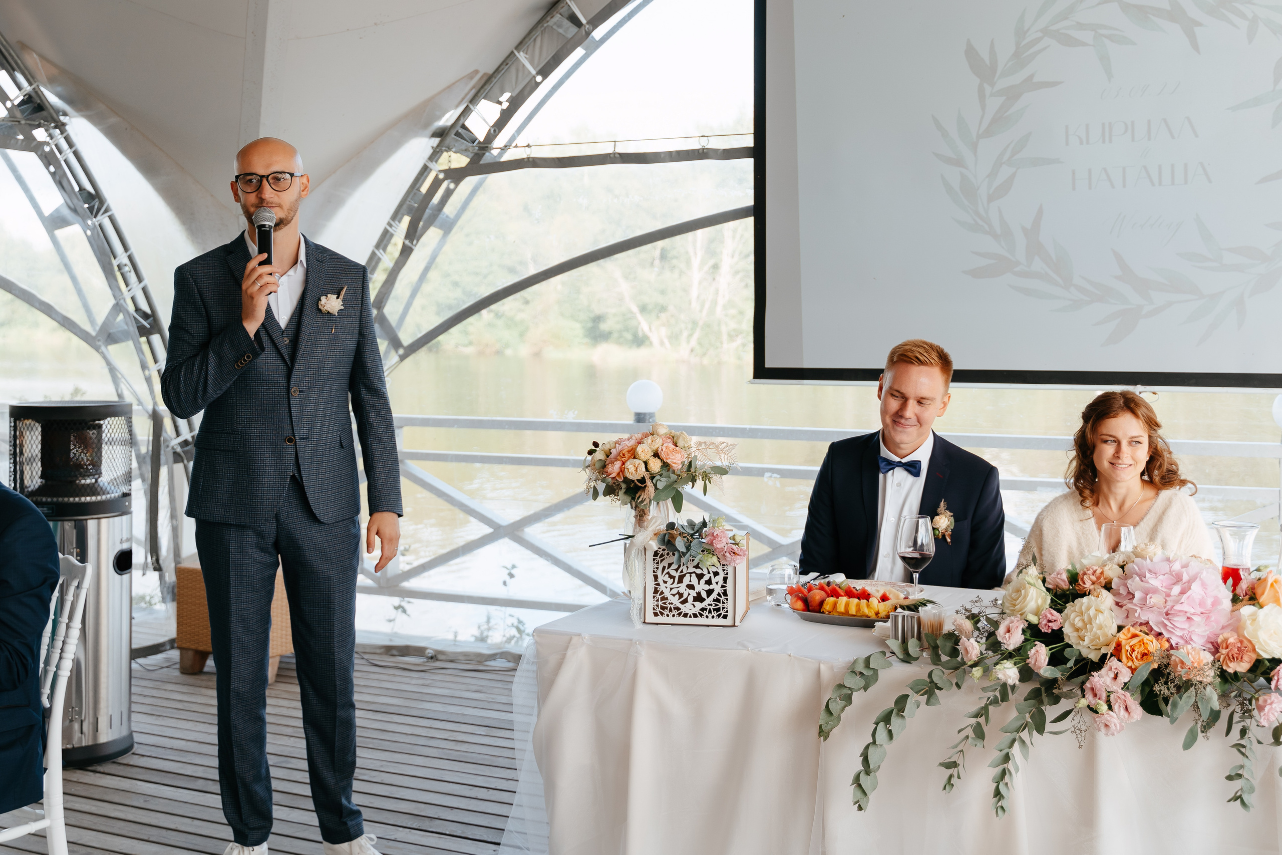 Свадебная фотосессия в Санкт-Петербурге осенью. Семейный и свадебный фотограф в Санкт-Петербурге и Москве