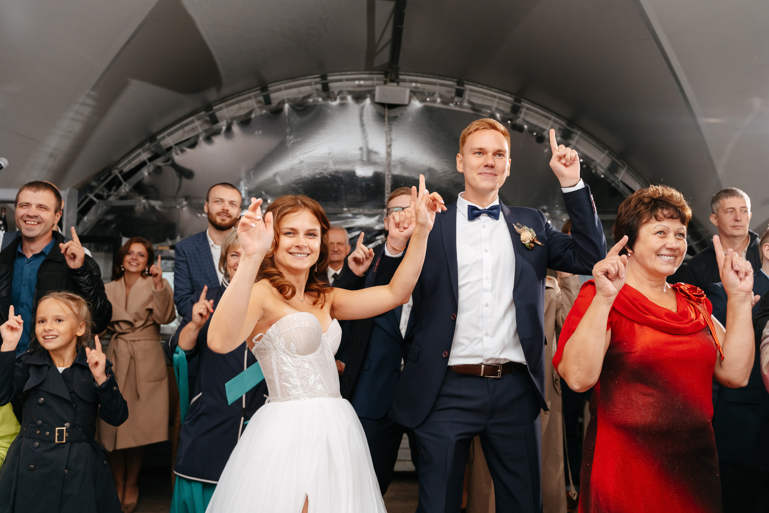 Свадебная фотосессия в Санкт-Петербурге осенью. Семейный и свадебный фотограф в Санкт-Петербурге и Москве