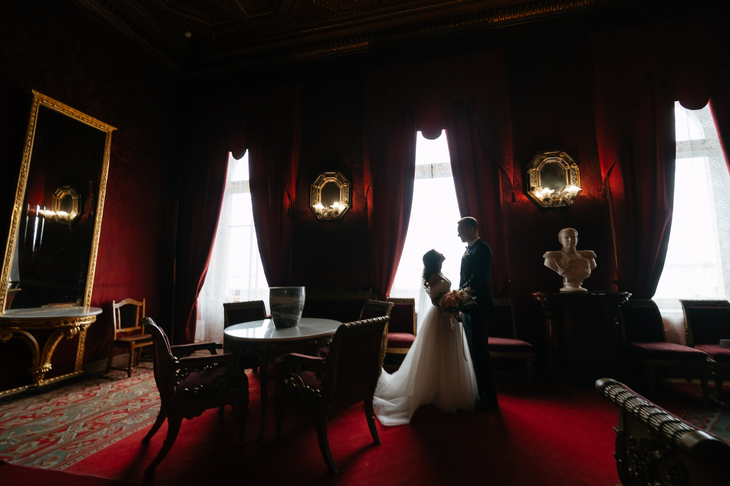 Свадебная фотосессия в Санкт-Петербурге осенью. Семейный и свадебный фотограф в Санкт-Петербурге и Москве