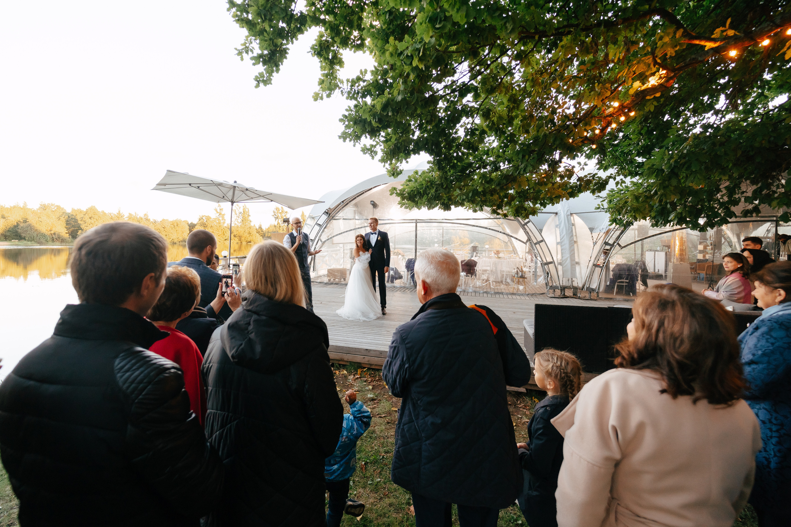 Свадебная фотосессия в Санкт-Петербурге осенью. Семейный и свадебный фотограф в Санкт-Петербурге и Москве