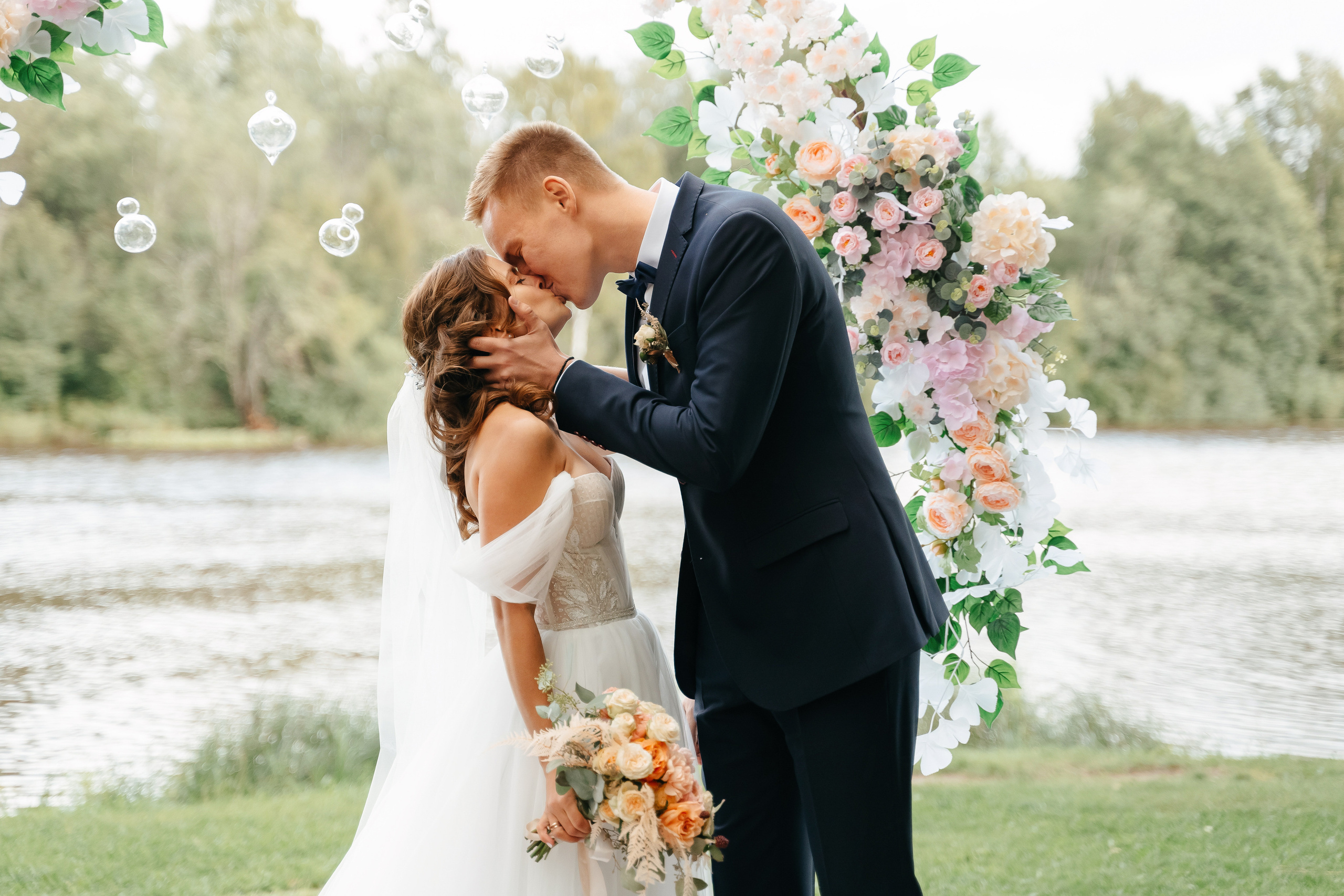 Свадебная фотосессия в Санкт-Петербурге осенью. Семейный и свадебный фотограф в Санкт-Петербурге и Москве