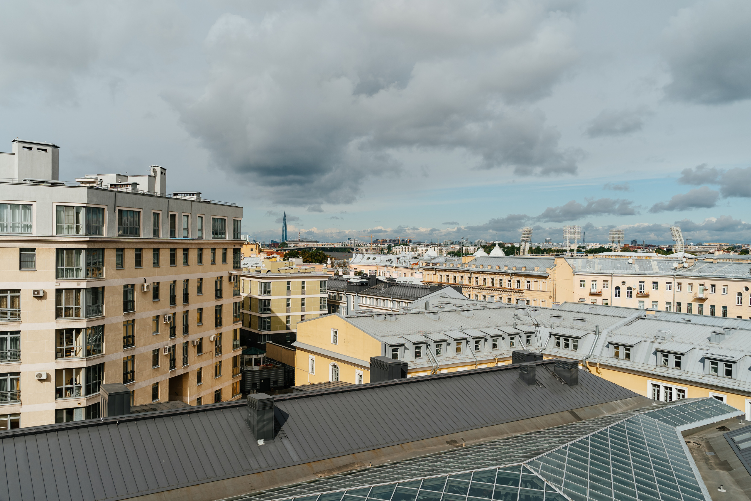 Свадебная фотосессия в Санкт-Петербурге осенью. Семейный и свадебный фотограф в Санкт-Петербурге и Москве