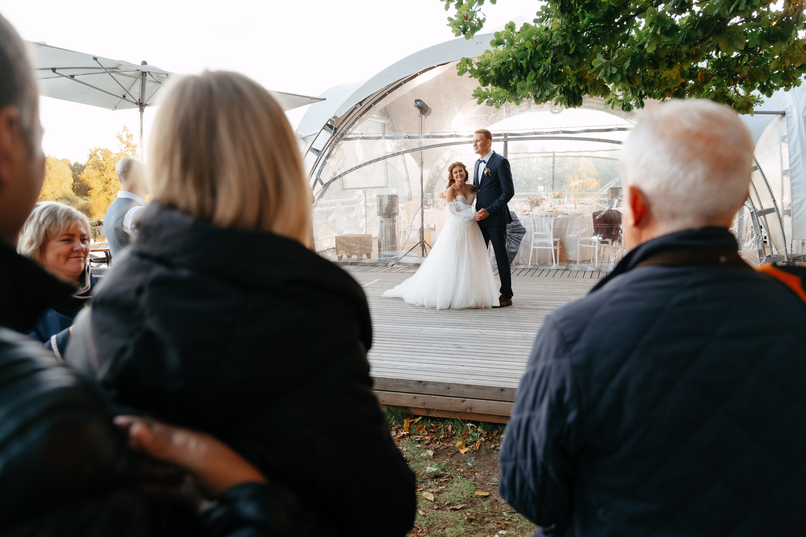 Свадебная фотосессия в Санкт-Петербурге осенью. Семейный и свадебный фотограф в Санкт-Петербурге и Москве