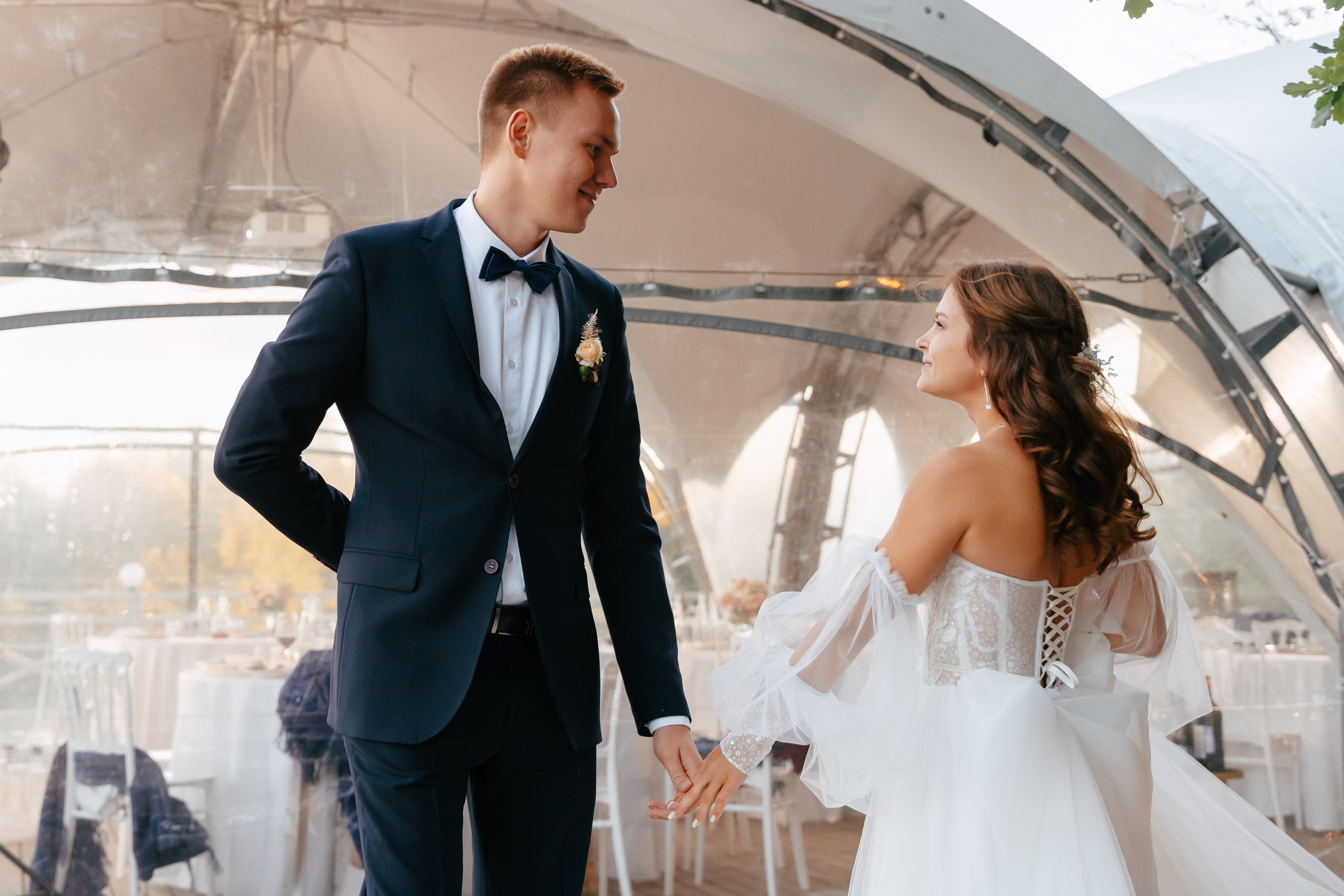 Свадебная фотосессия в Санкт-Петербурге осенью. Семейный и свадебный фотограф в Санкт-Петербурге и Москве