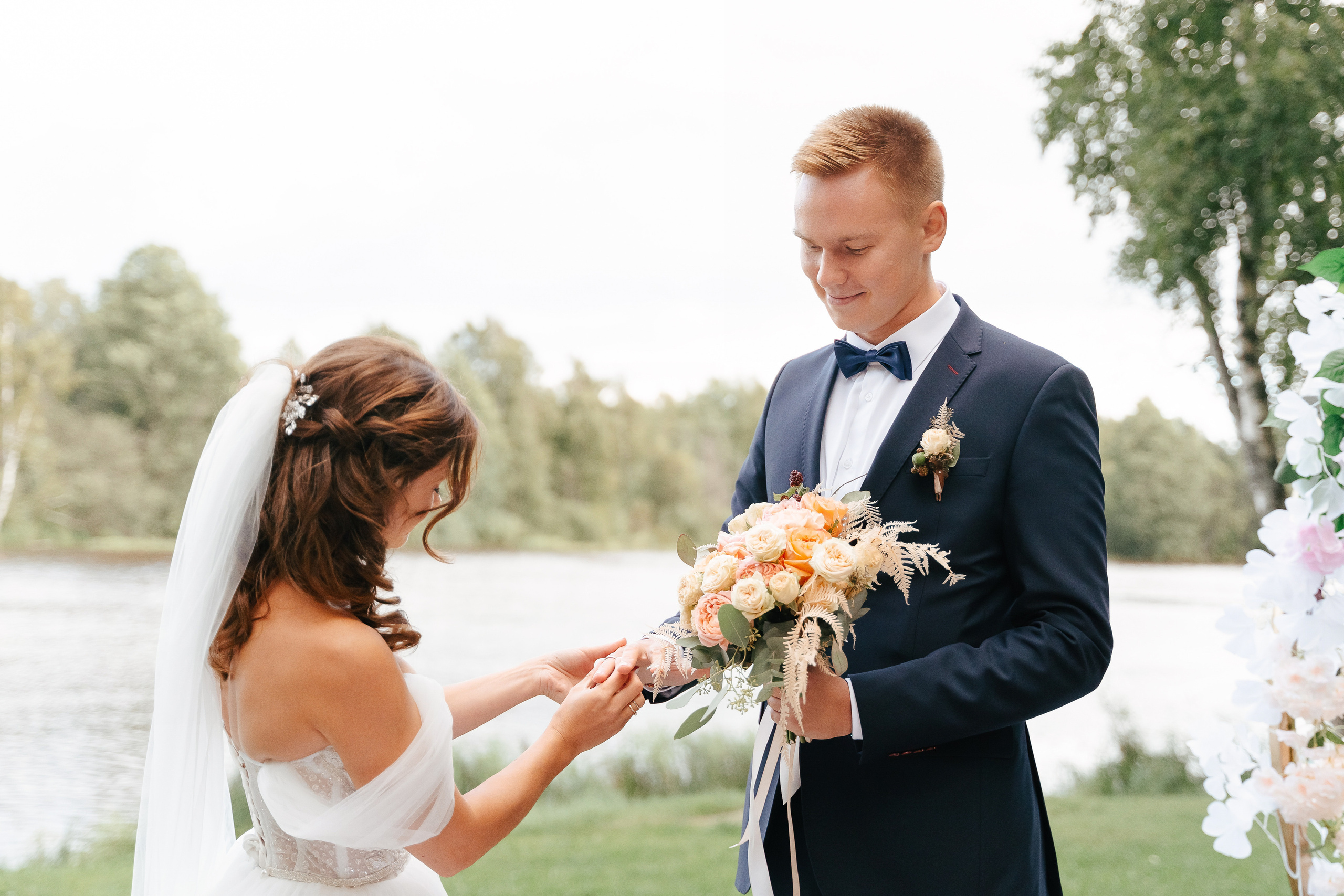 Свадебная фотосессия в Санкт-Петербурге осенью. Семейный и свадебный фотограф в Санкт-Петербурге и Москве