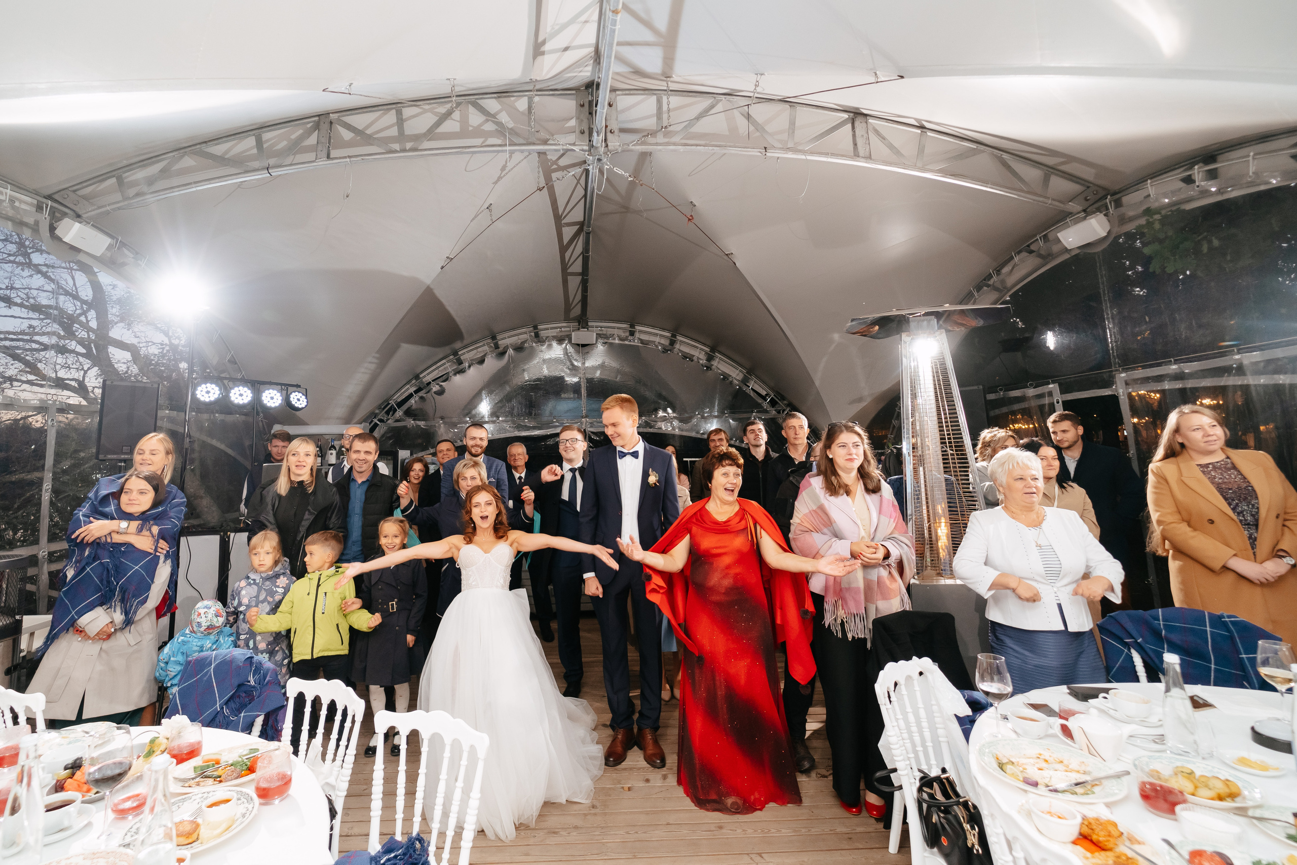 Свадебная фотосессия в Санкт-Петербурге осенью. Семейный и свадебный фотограф в Санкт-Петербурге и Москве